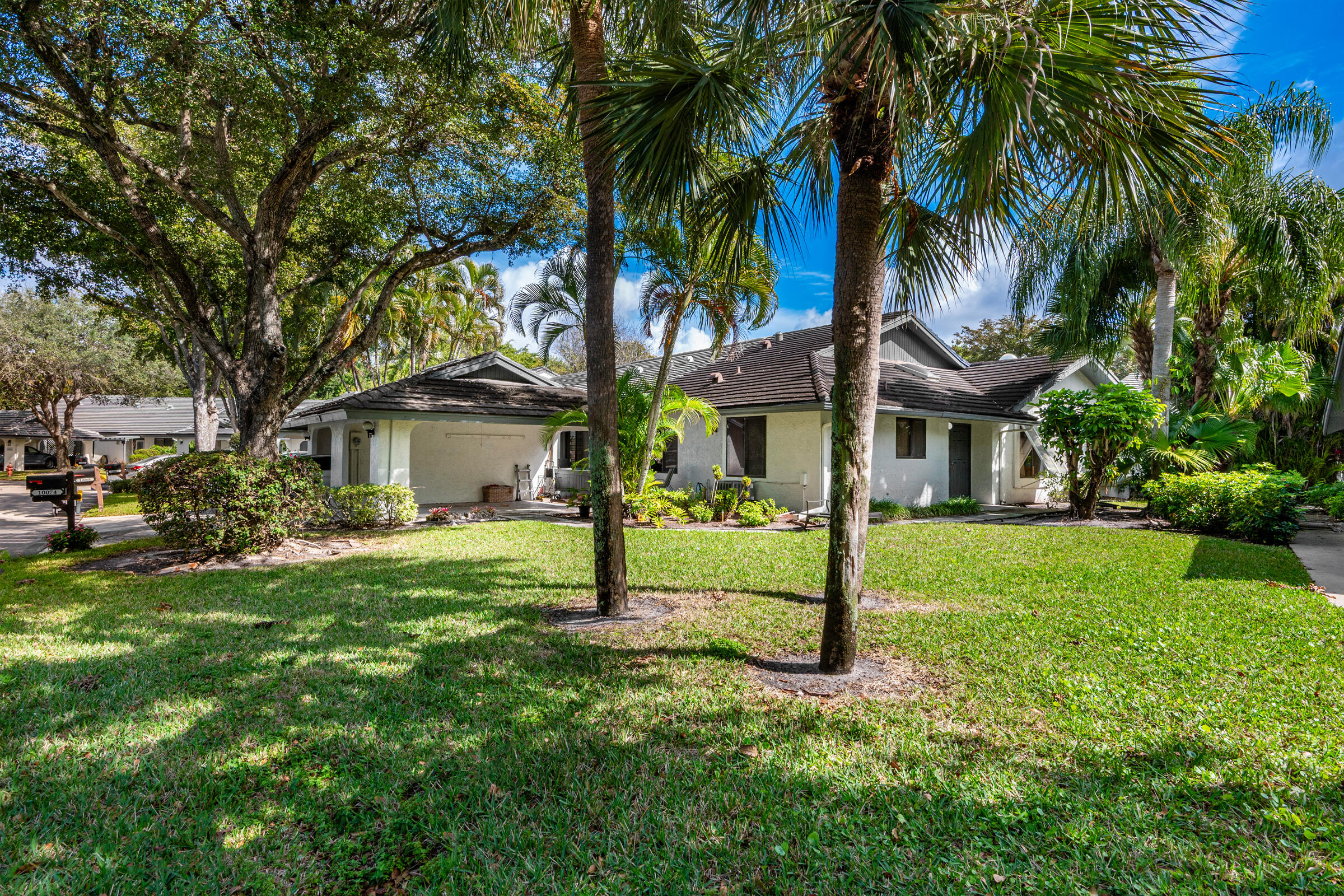 Foto de propiedad en 10074 Hickorywood Place, Boynton Beach, FL 33437 Boynton Beach con MLS# 