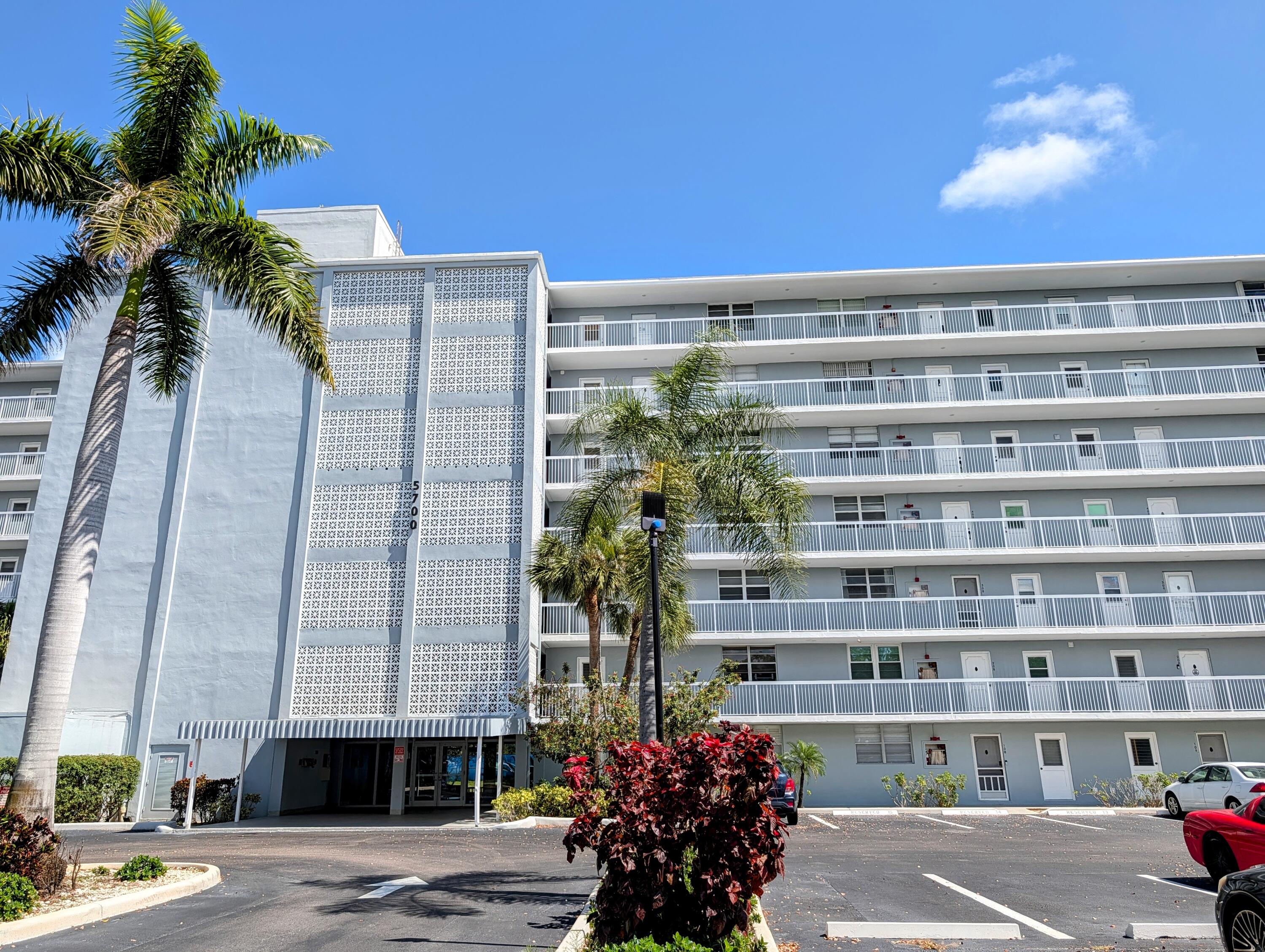 Foto de propiedad en 5700 NW 2nd Avenue 509, Boca Raton, FL 33487 Boca Raton con MLS# 