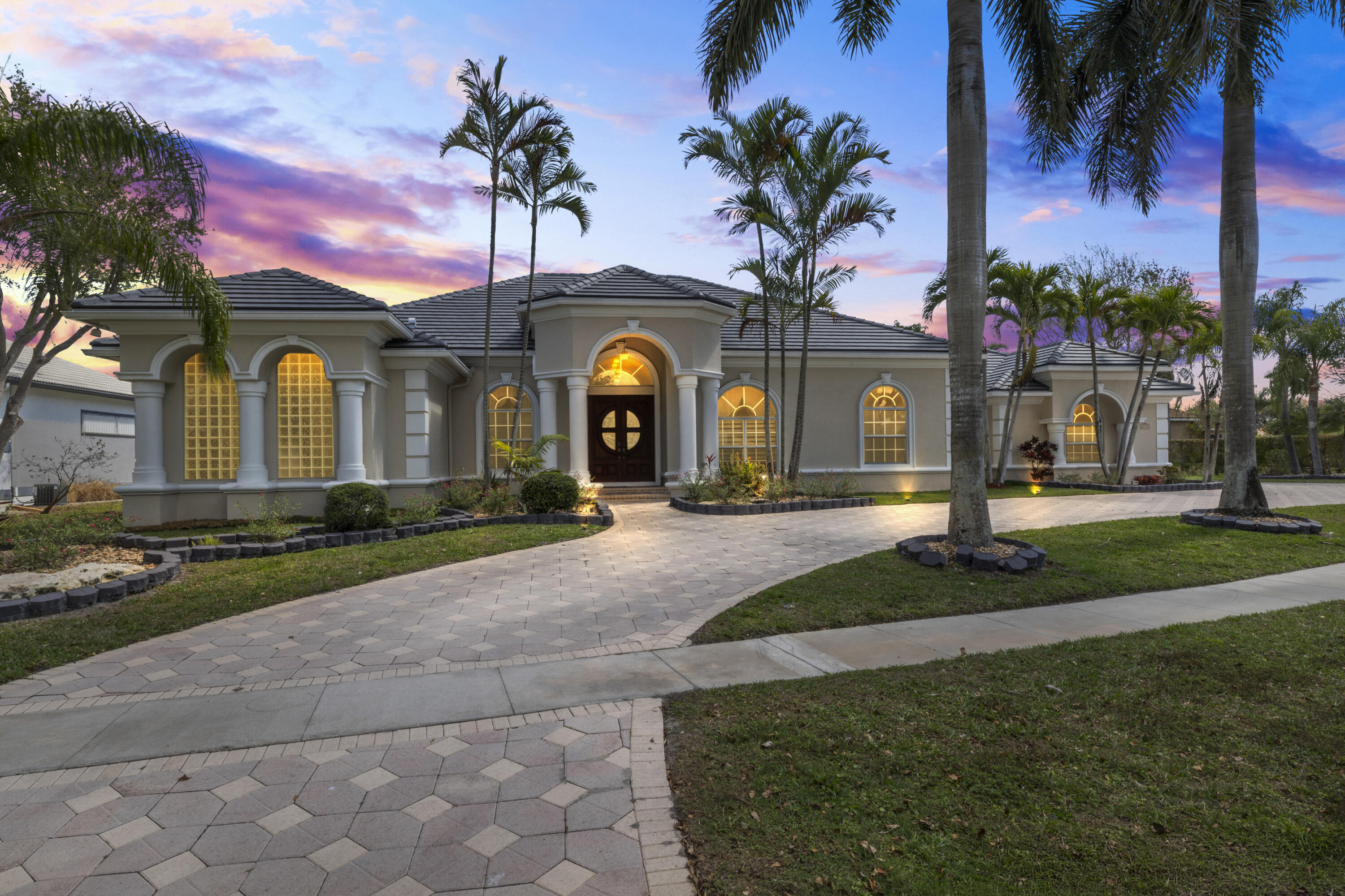 Foto de propiedad en 2296 Greenview Cove Drive, Wellington, FL 33414 Wellington con MLS# 