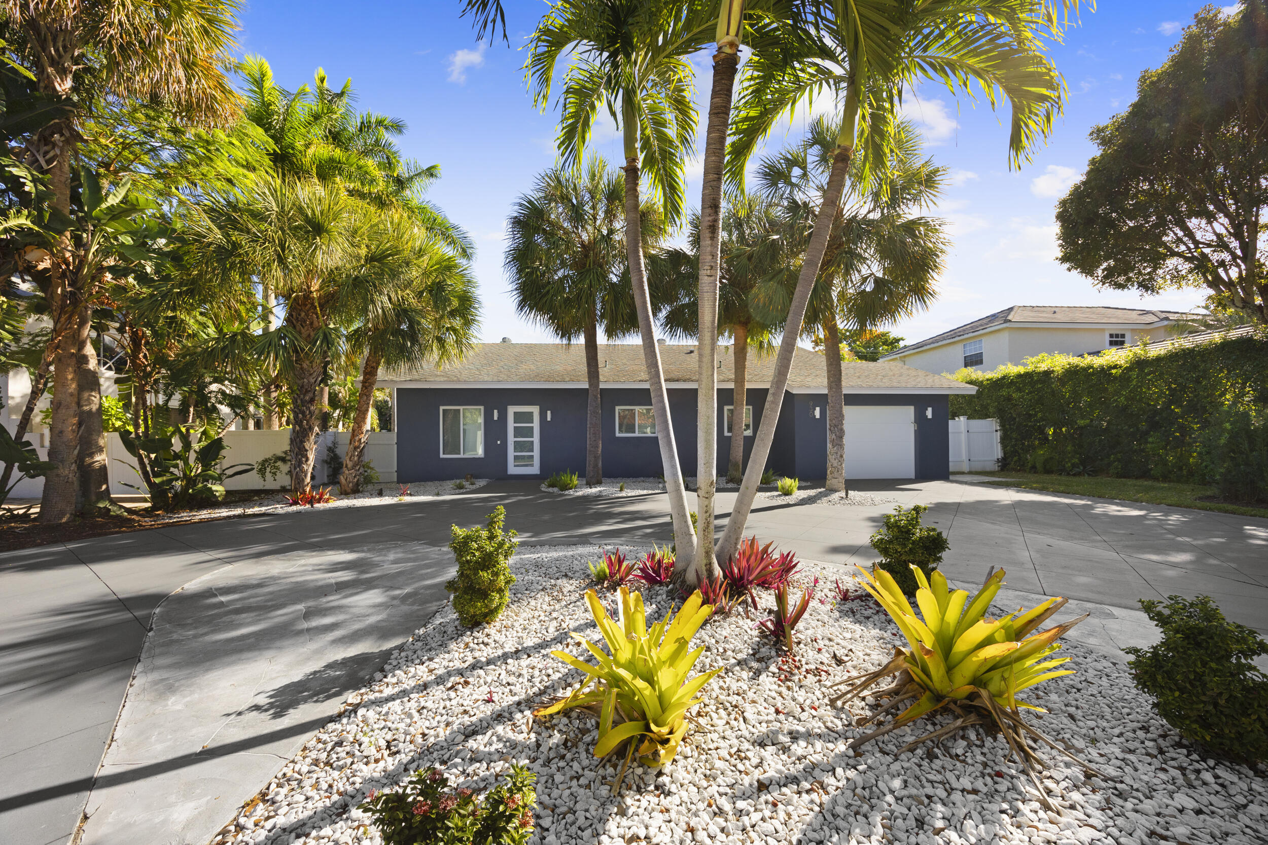 Foto de propiedad en 930 NW 4th Court, Boca Raton, FL 33432 Boca Raton con MLS# 