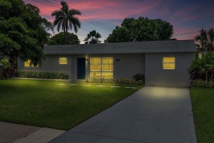 Alquilada 2001 Collier Avenue, Lake Worth, FL 33461, Lake Worth, FL 33461