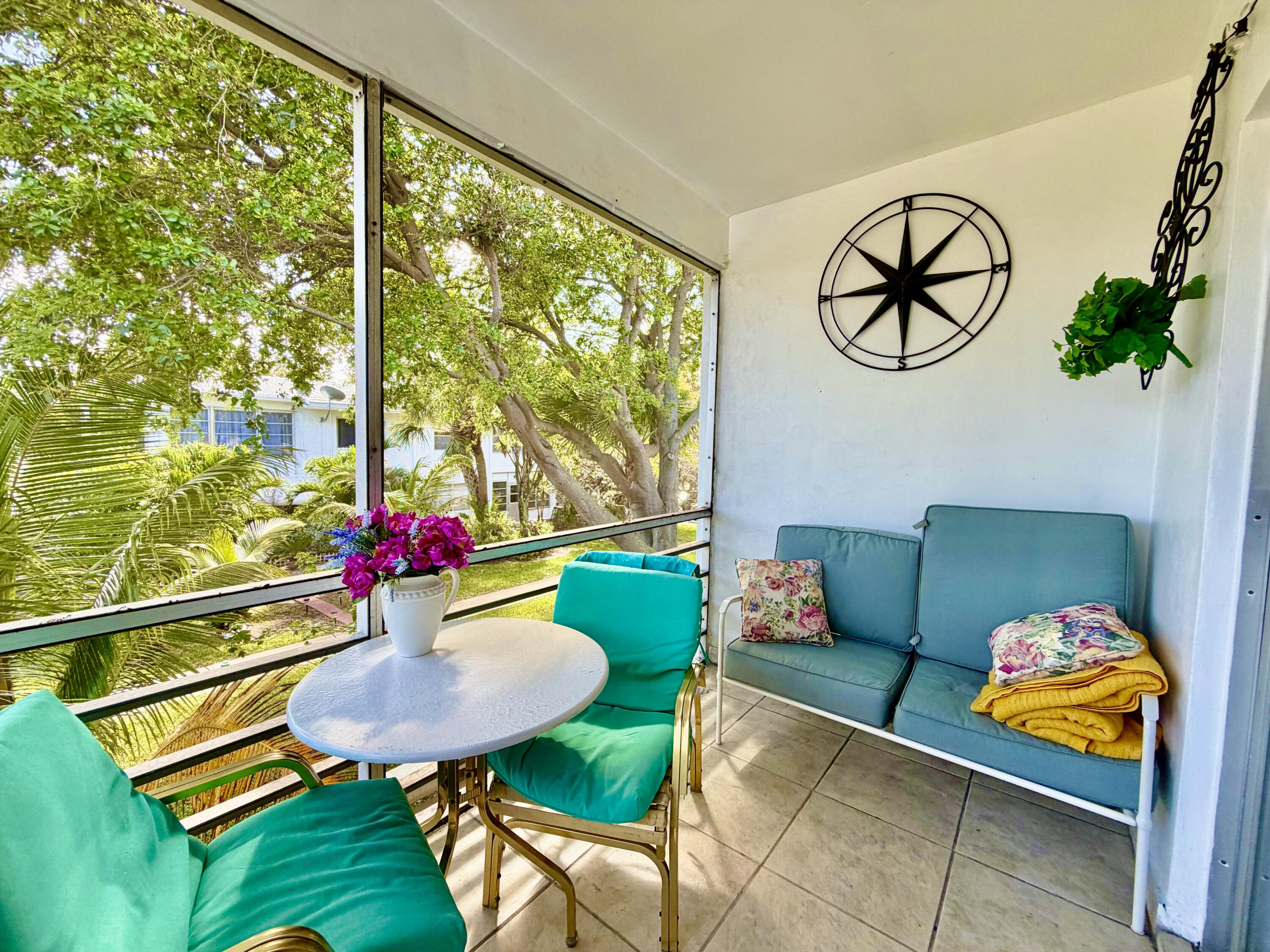 Foto de propiedad en 2551 W Golf Boulevard 204, Pompano Beach, FL 33064 Pompano Beach con MLS# 