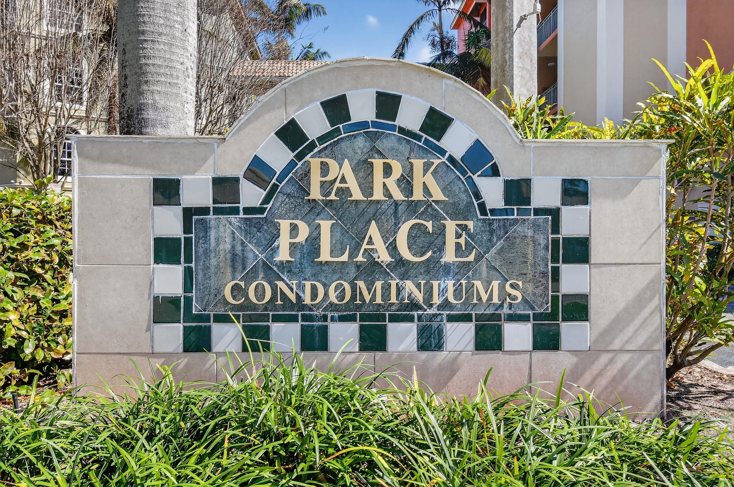 Foto de propiedad en 1650 Presidential Way 210, West Palm Beach, FL 33401 West Palm Beach con MLS# 