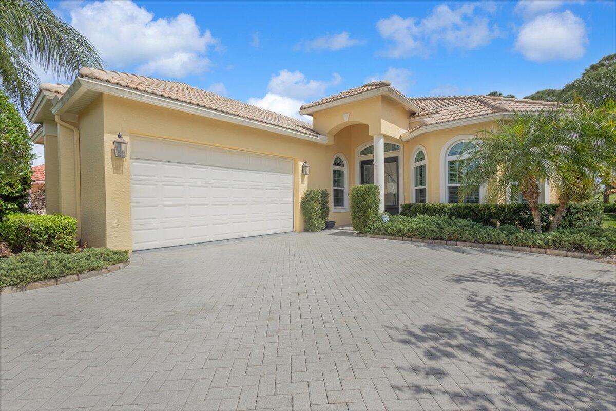 Foto de propiedad en 8332 Belfry Place, Port St. Lucie, FL 34986 Port St. Lucie con MLS# 