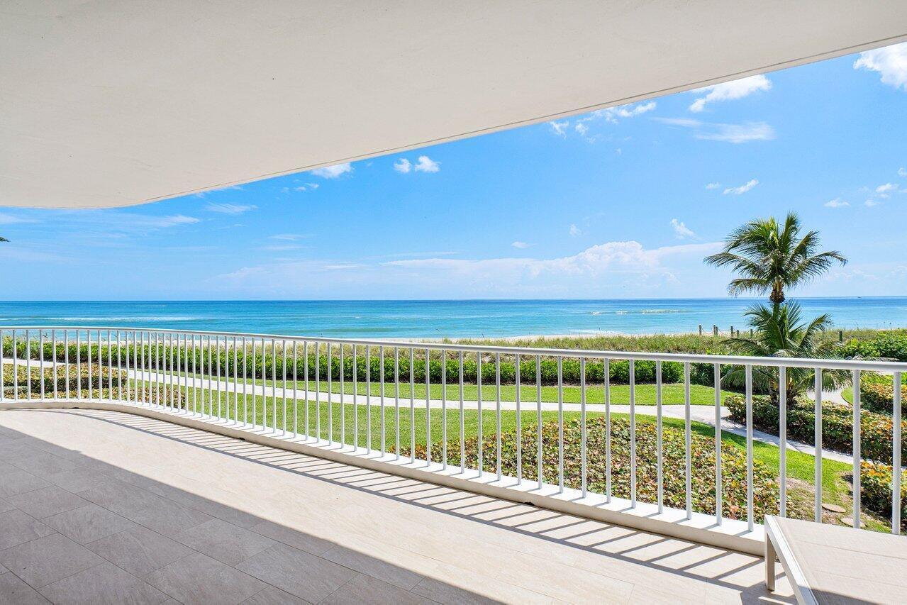 Foto de propiedad en 2001 SE Sailfish Point Boulevard 212, Stuart, FL 34996 Stuart con MLS# 