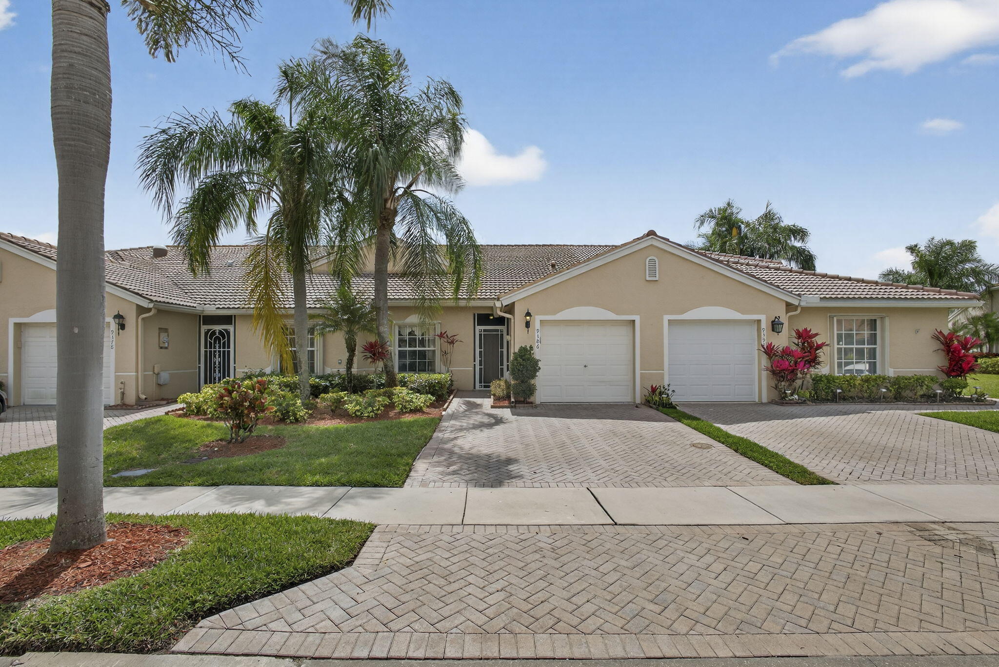 Foto de propiedad en 9386 Bridgeport Drive, West Palm Beach, FL 33411 West Palm Beach con MLS# 