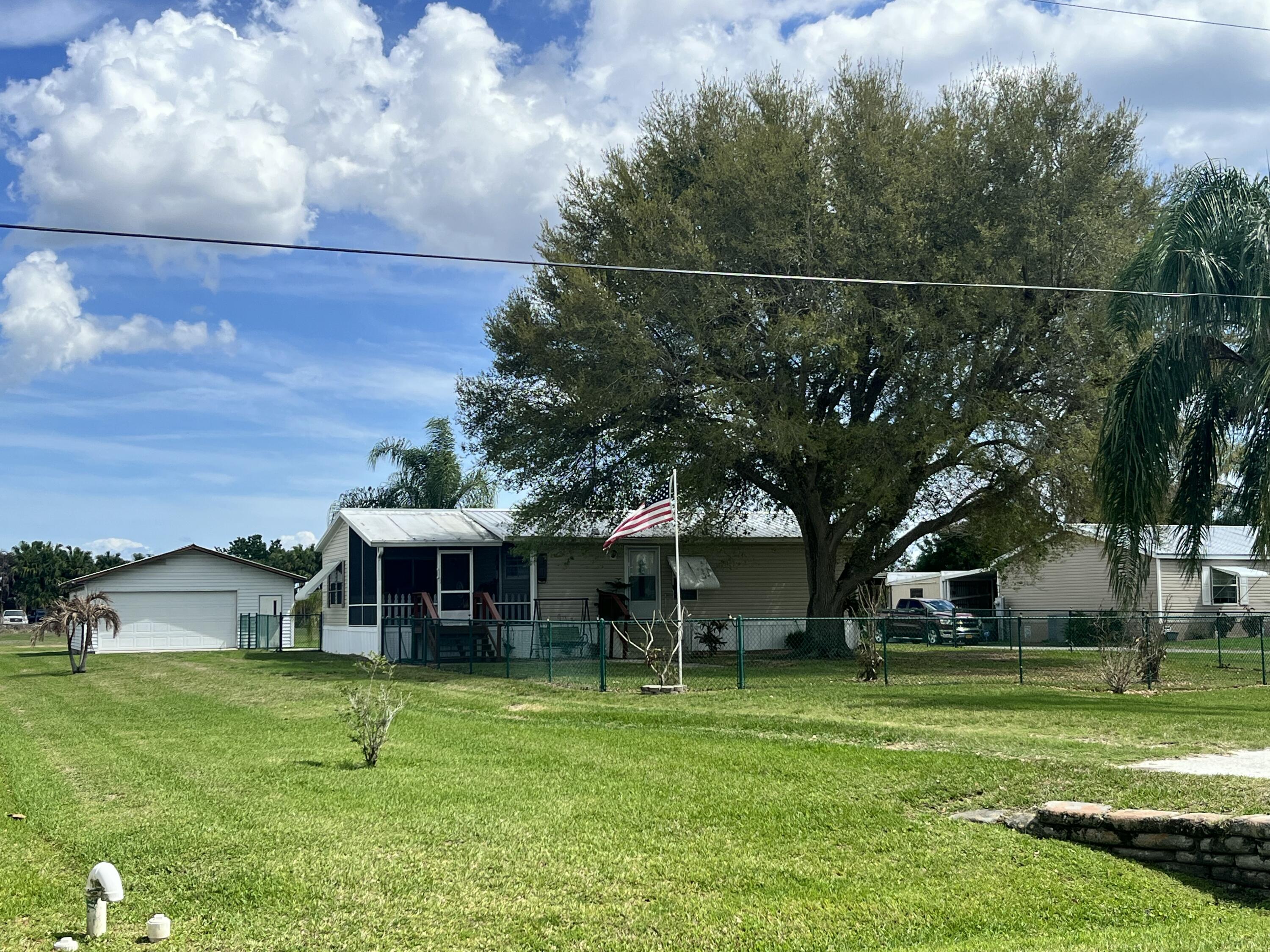 Foto de propiedad en 4064 SW 9th Way, Okeechobee, FL 34974 Okeechobee con MLS# 