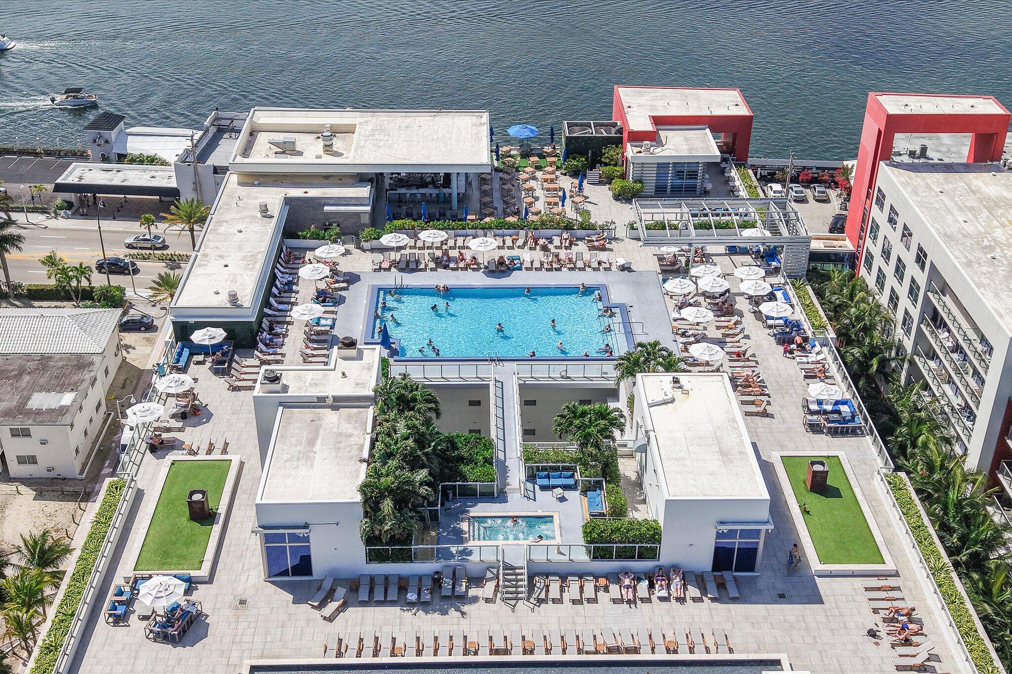 Foto de propiedad en 777 N Ocean Drive Unit S404, Hollywood, FL 33019 Hollywood con MLS# 