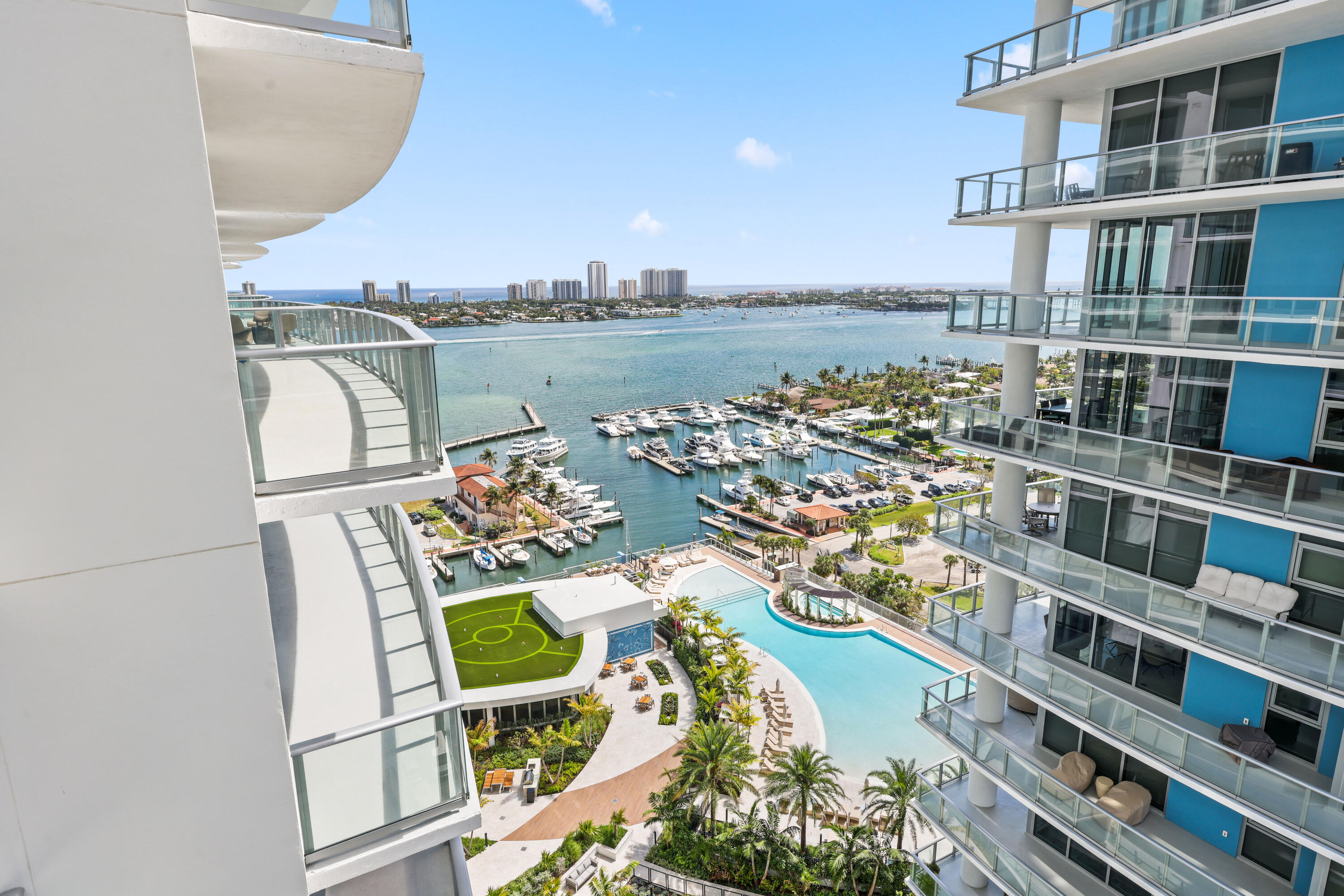 Foto de propiedad en 220 Lake Shore Drive 1823, Lake Park, FL 33403 Lake Park con MLS# 