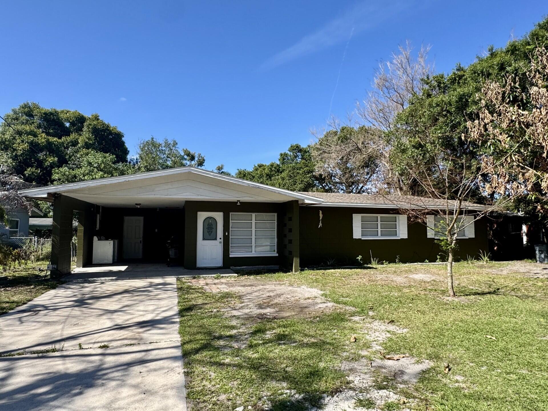 Foto de propiedad en 2110 Cortez Boulevard, Fort Pierce, FL 34982 Fort Pierce con MLS# 