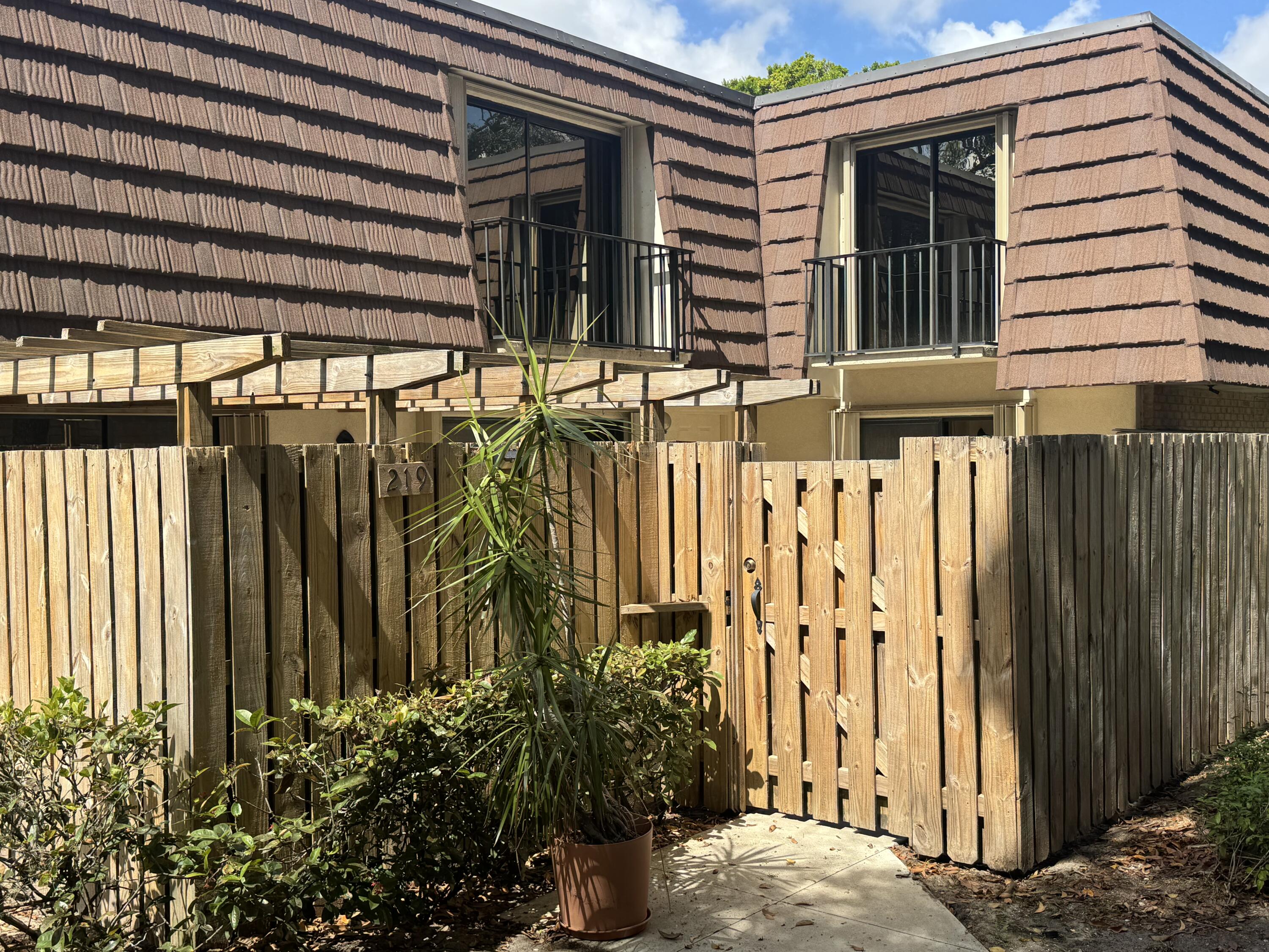 Foto de propiedad en 219 2nd Lane, Palm Beach Gardens, FL 33418 Palm Beach Gardens con MLS# 
