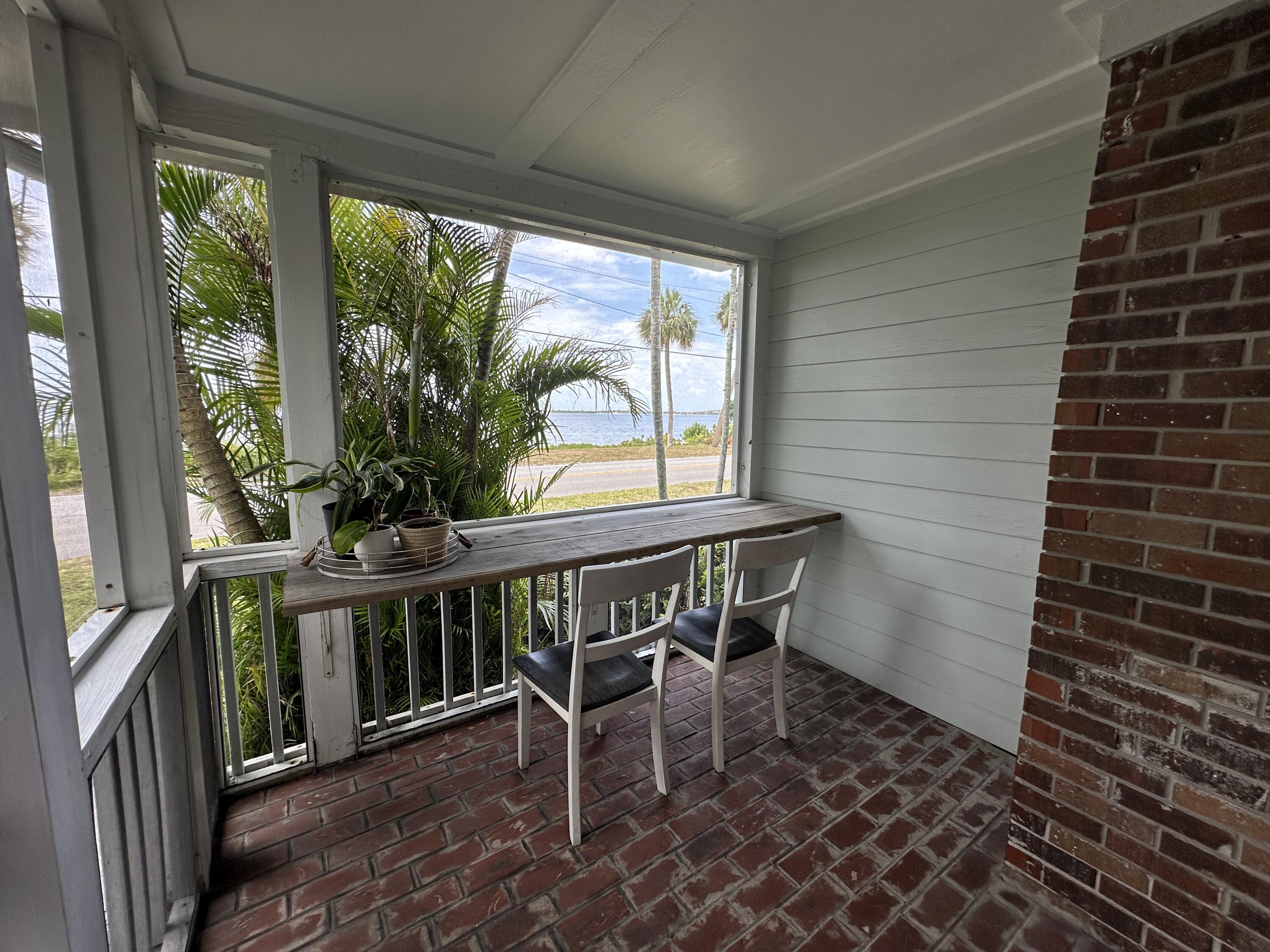 Foto de propiedad en 4490 NE Indian River Drive, Jensen Beach, FL 34957 Jensen Beach con MLS# 