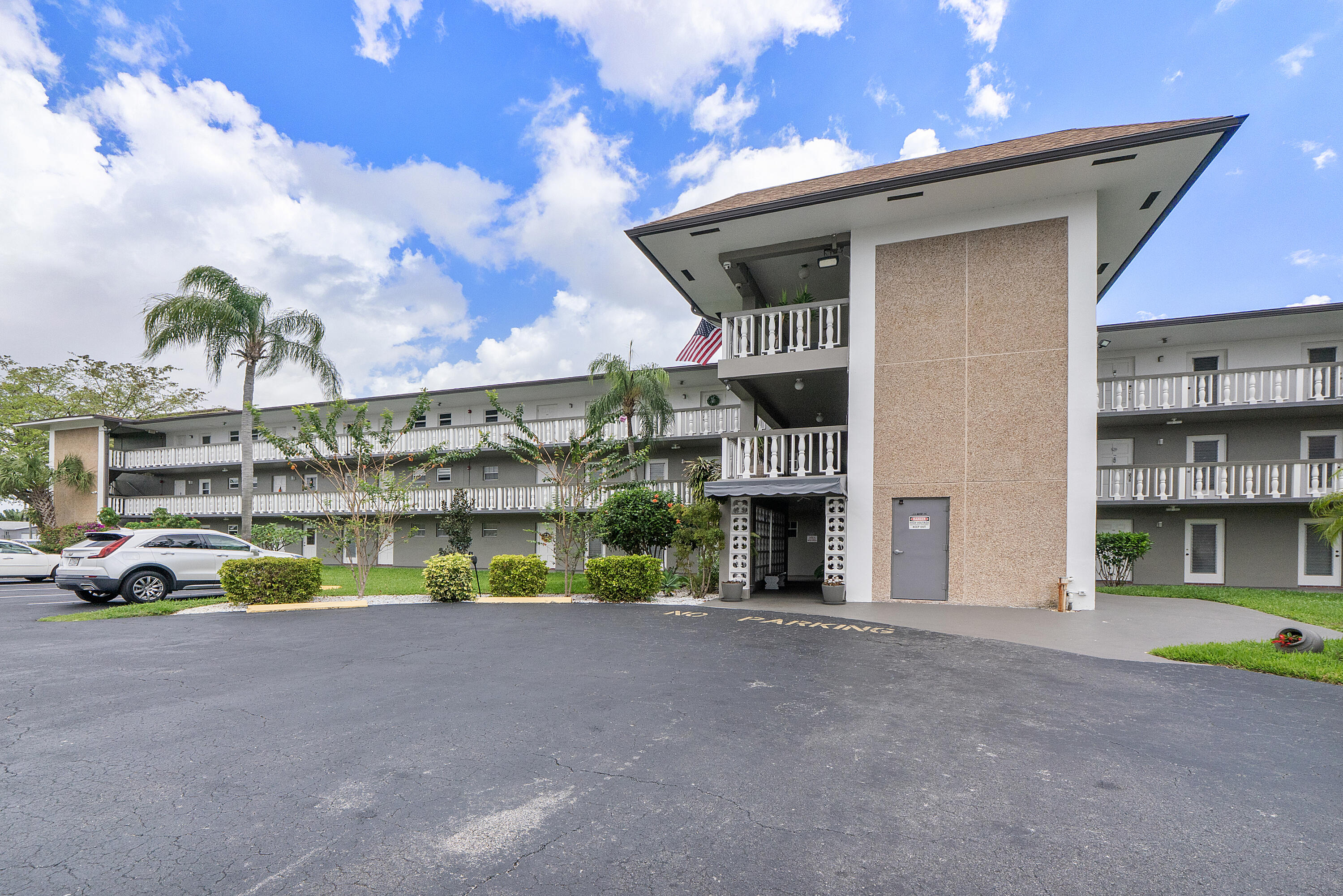 Foto de propiedad en 5200 Washington Street 301, Hollywood, FL 33021 Hollywood con MLS# 