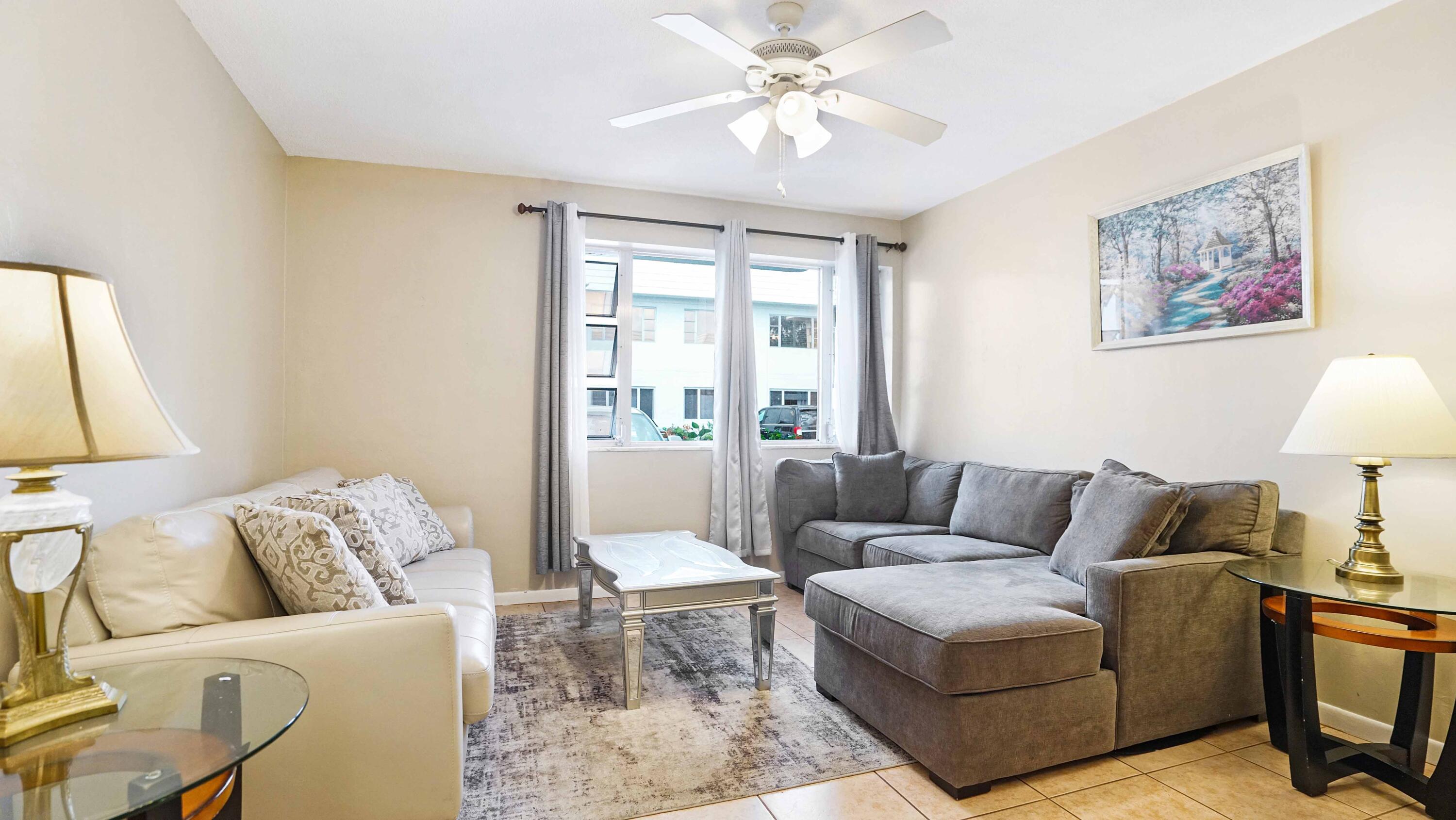 Foto de propiedad en 412 S Cypress Road 205, Pompano Beach, FL 33060 Pompano Beach con MLS# 