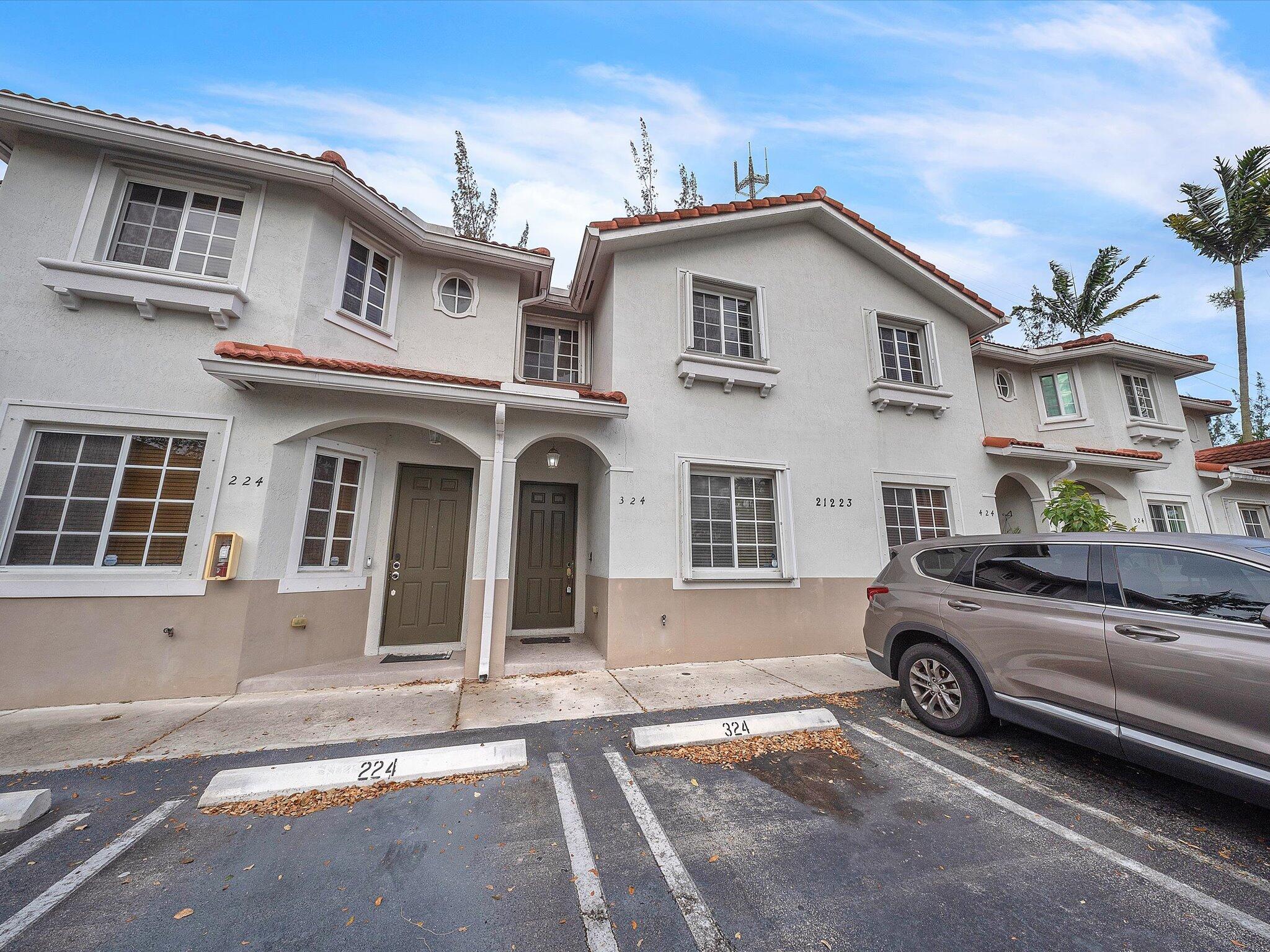 Foto de propiedad en 21223 NW 14th Place 324, Miami Gardens, FL 33169 Miami Gardens con MLS# 