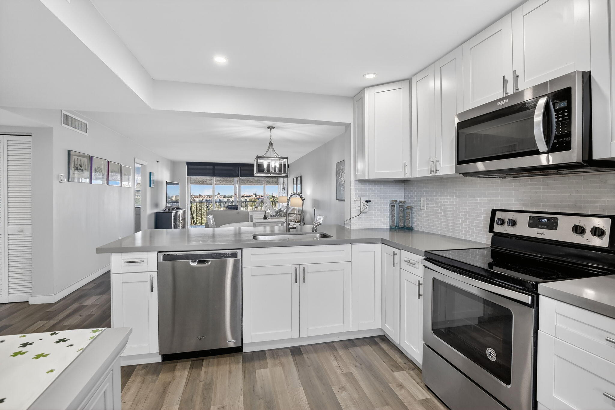 Foto de propiedad en 3910 Inverrary Boulevard 802-b, Lauderhill, FL 33319 Lauderhill con MLS# 