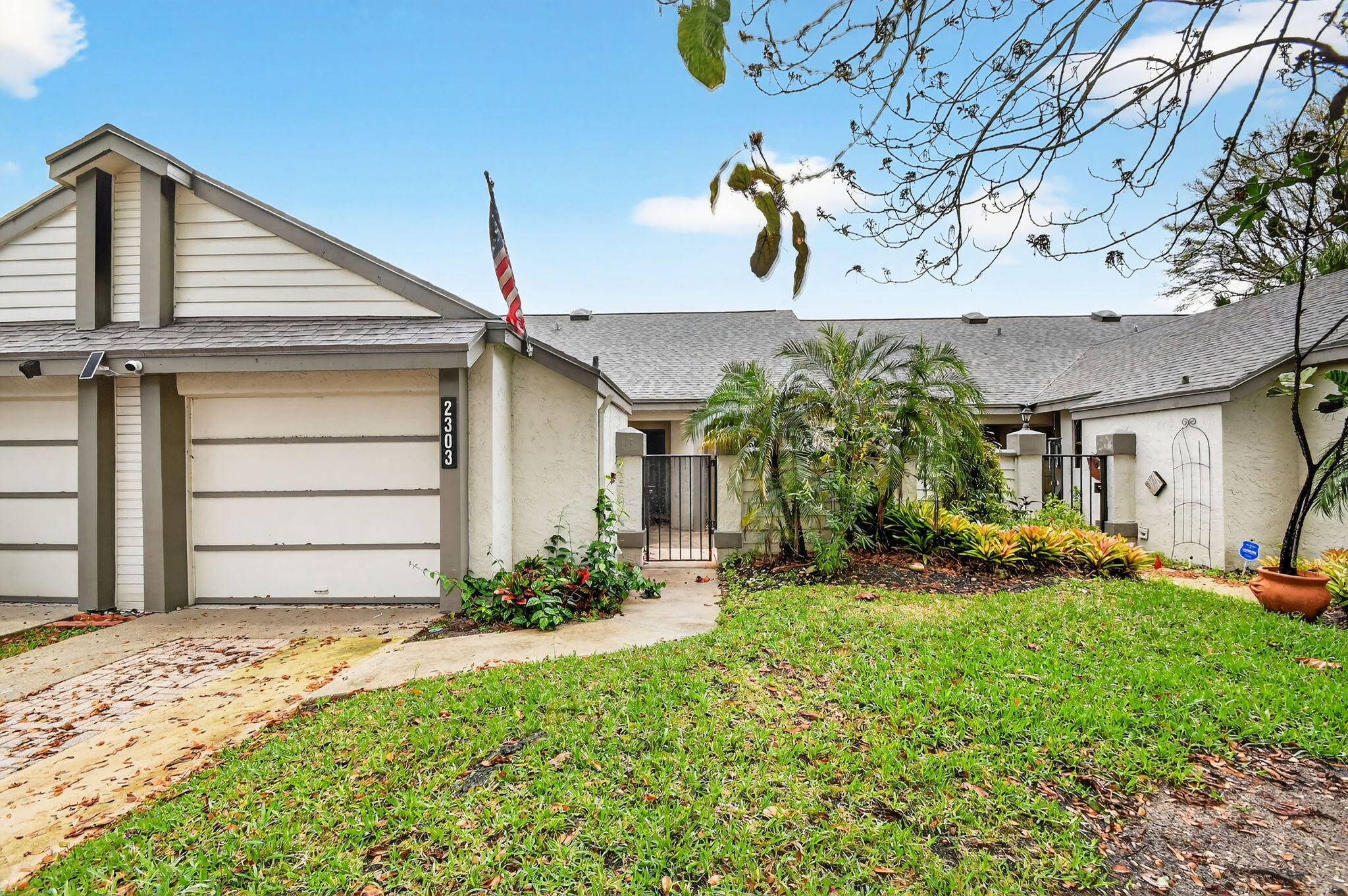 Foto de propiedad en 2303 Landings Boulevard, Greenacres, FL 33413 Greenacres con MLS# 