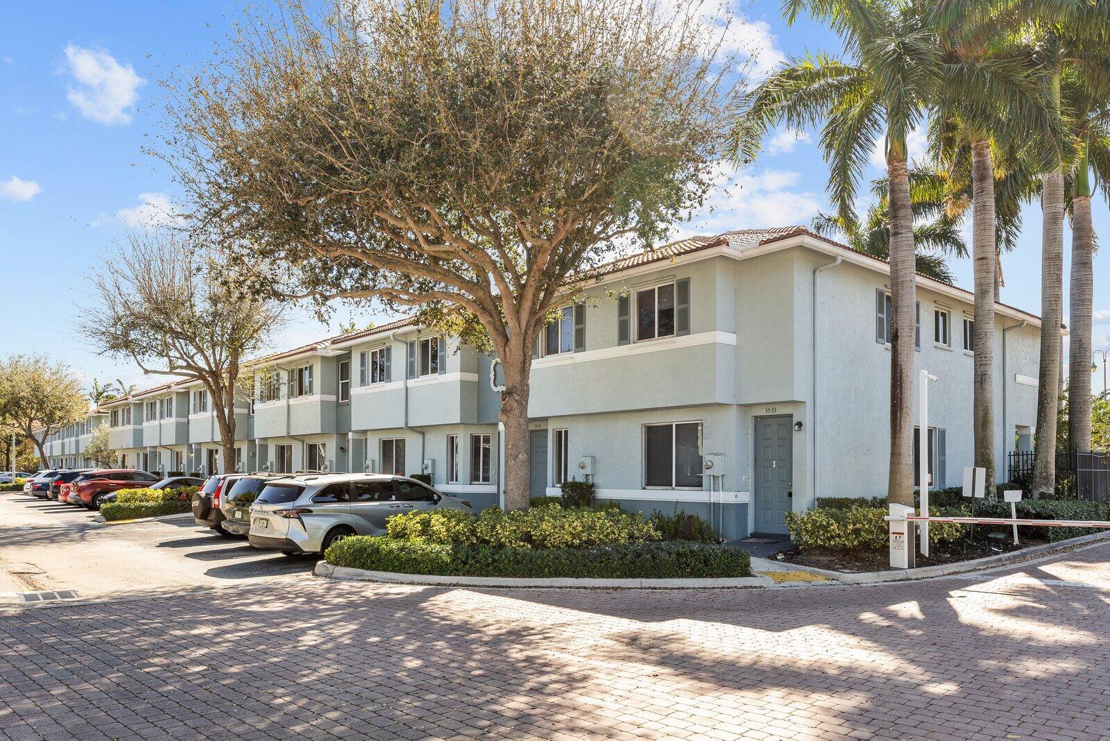 Foto de propiedad en 3529 Sonoma Drive, Riviera Beach, FL 33404 Riviera Beach con MLS# 