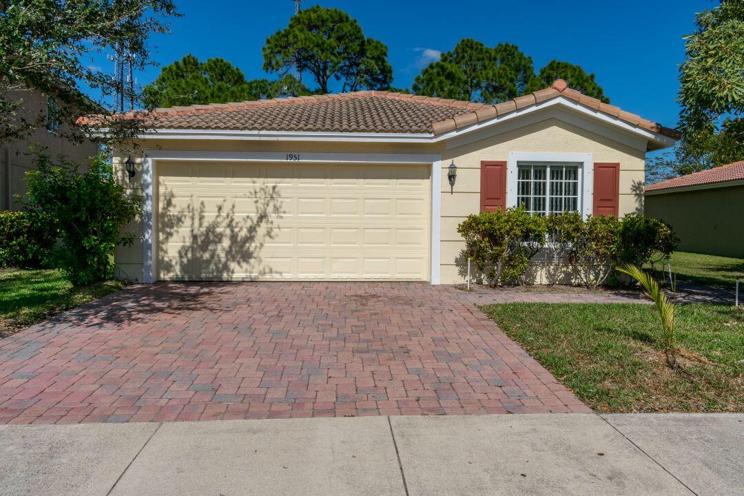 Foto de propiedad en 1951 SW Newport Isles Boulevard, Port St. Lucie, FL 34953 Port St. Lucie con MLS# 