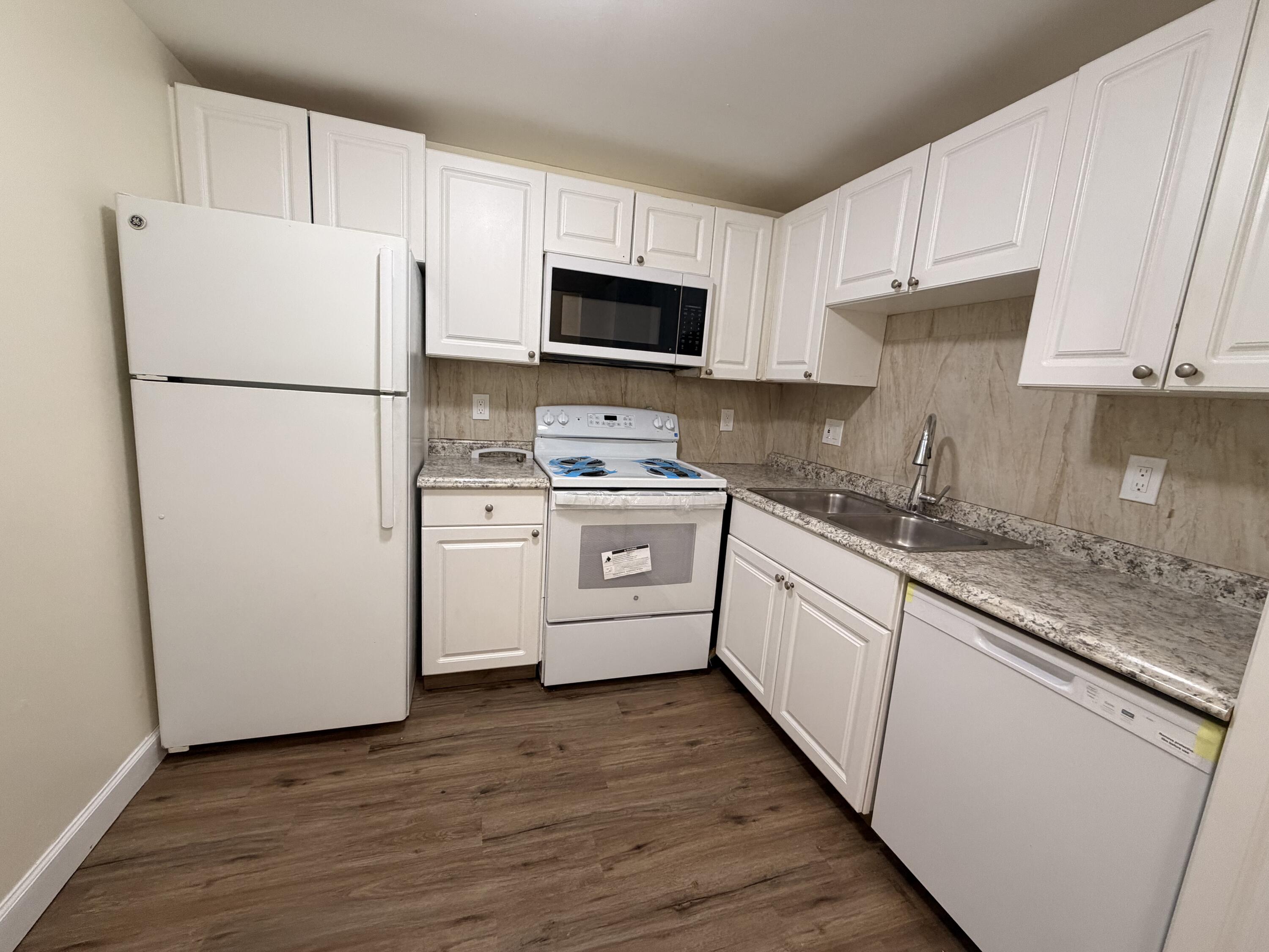 Foto de propiedad en 1505 Crescent Circle B21, Lake Park, FL 33403 Lake Park con MLS# 