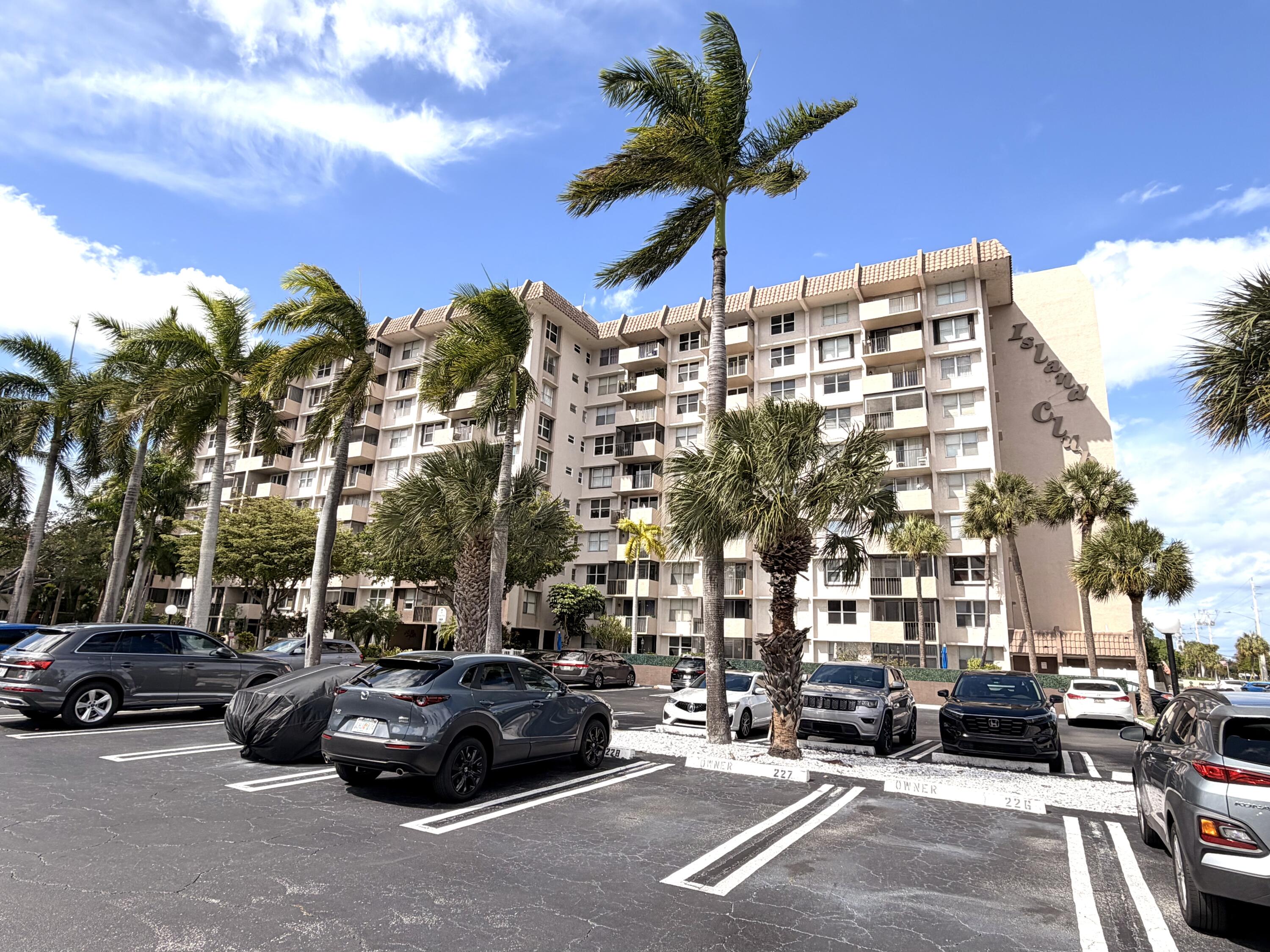 Foto de propiedad en 777 S Federal Highway Rph11, Pompano Beach, FL 33062 Pompano Beach con MLS# 