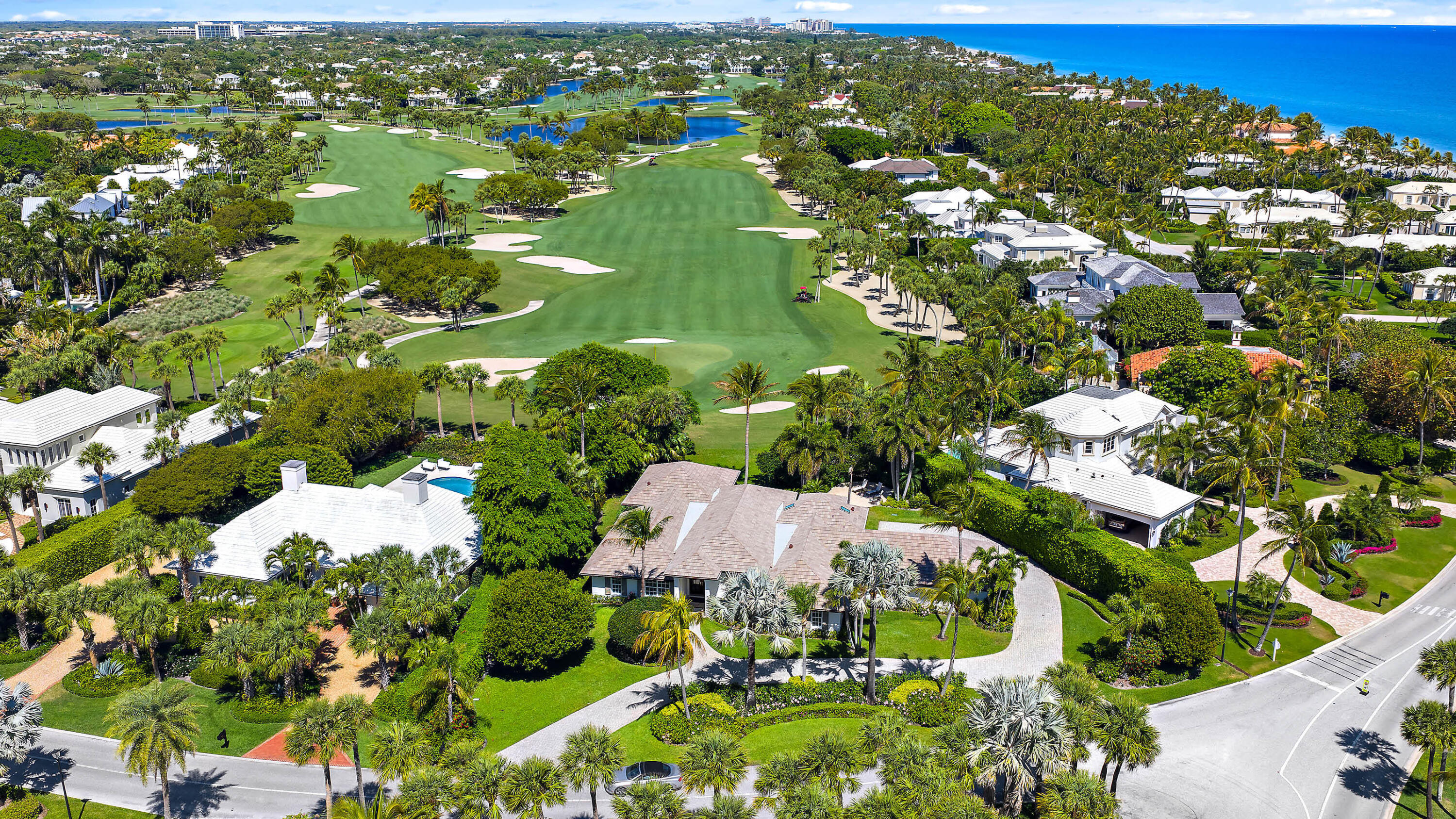 Foto de propiedad en 677 Village Road, North Palm Beach, FL 33408 North Palm Beach con MLS# 