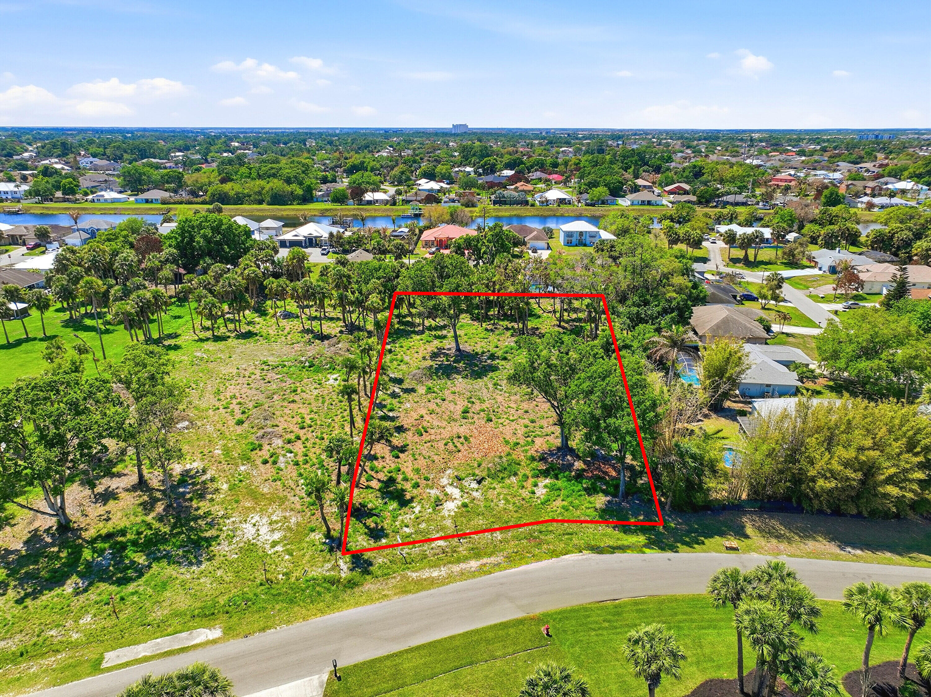 Foto de propiedad en 2016 SW Leafy Road, Port St. Lucie, FL 34953 Port St. Lucie con MLS# 
