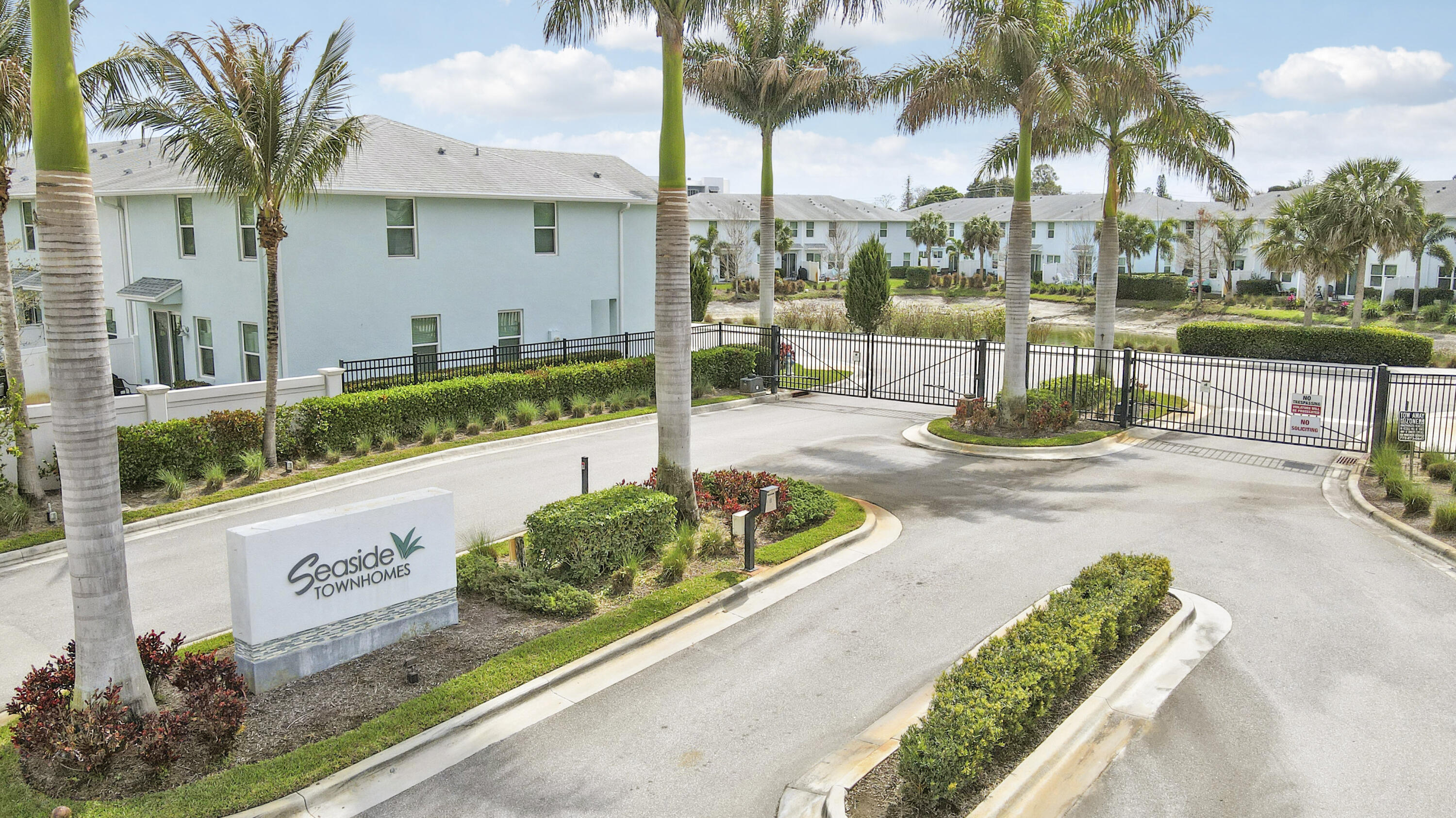 Foto de propiedad en 303 SE Halifax Lane, Stuart, FL 34994 Stuart con MLS# 