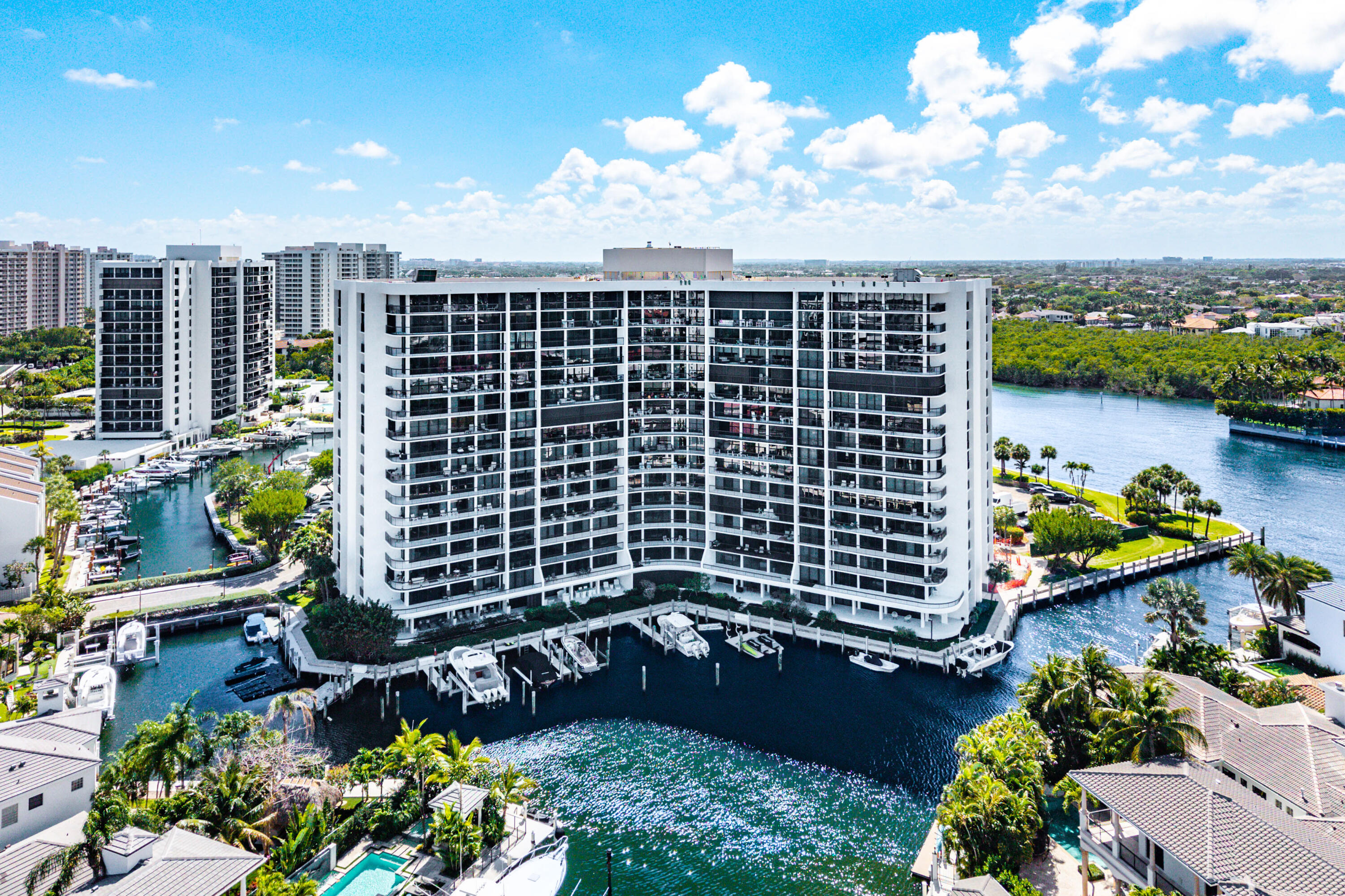 Foto de propiedad en 4740 S Ocean Boulevard 416, Highland Beach, FL 33487 Highland Beach con MLS# 