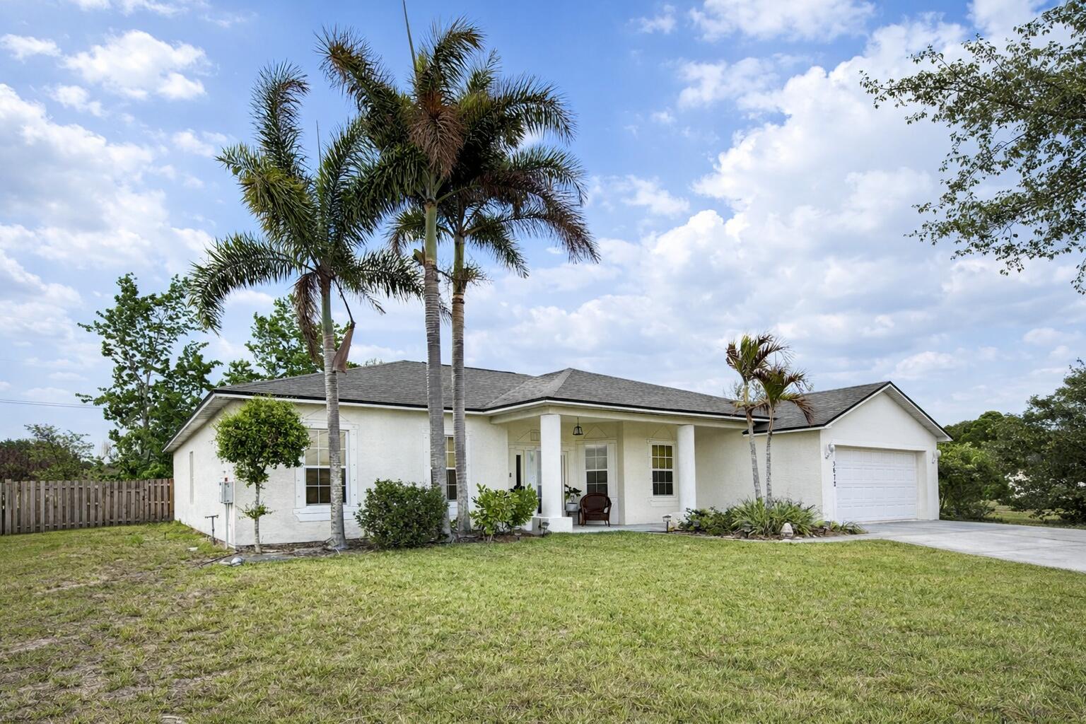Foto de propiedad en 3672 SW Vollmer Street, Port St. Lucie, FL 34953 Port St. Lucie con MLS# 