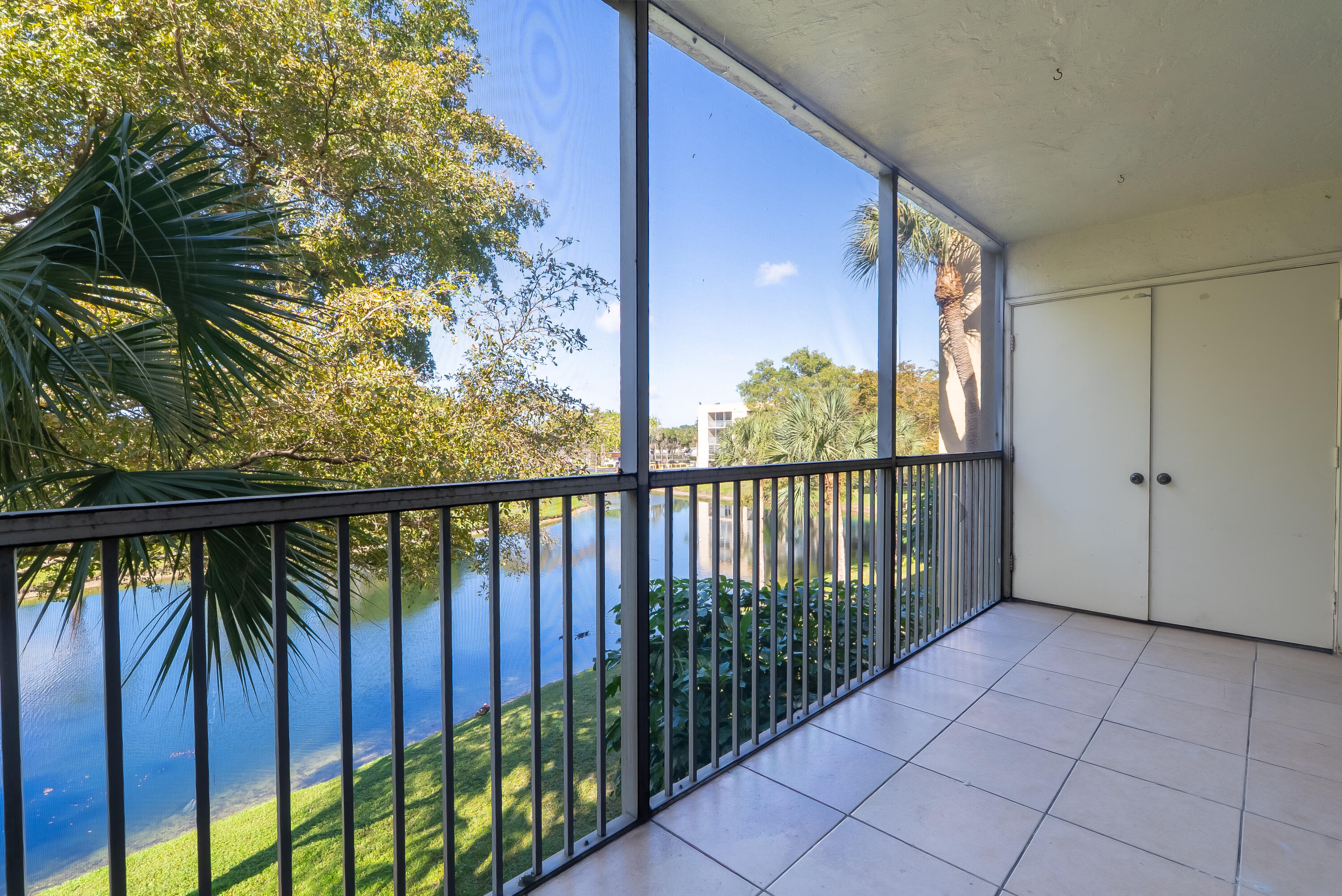 Foto de propiedad en 3121 NW 47th Terrace 315, Lauderdale Lakes, FL 33319 Lauderdale Lakes con MLS# 