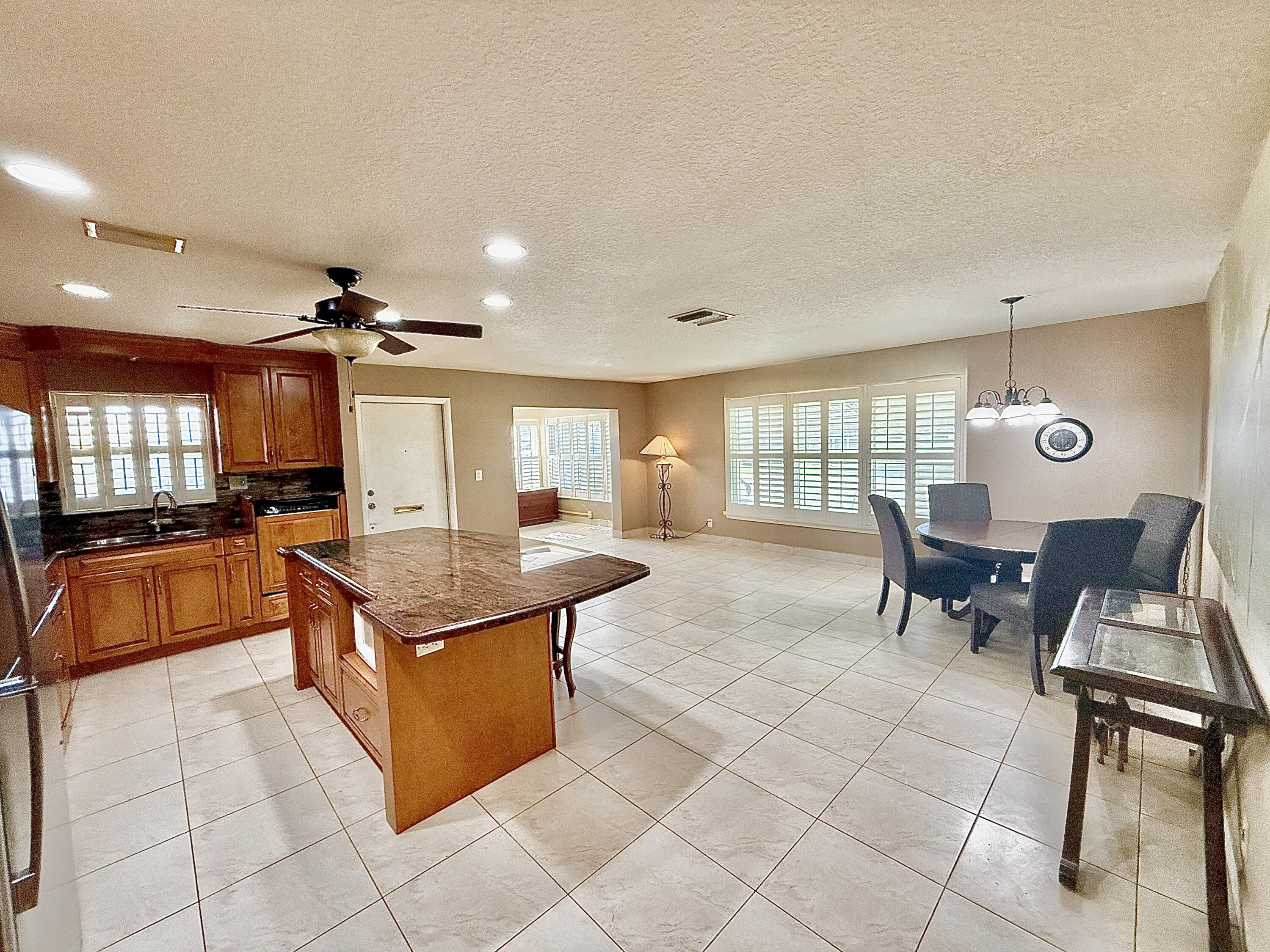 Foto de propiedad en 220 Country Lane A, Boynton Beach, FL 33435 Boynton Beach con MLS# 