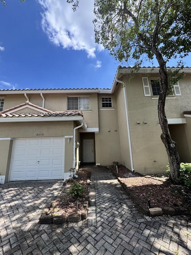 Foto de propiedad en 4030 NW 90th Way, Sunrise, FL 33351 Sunrise con MLS# 