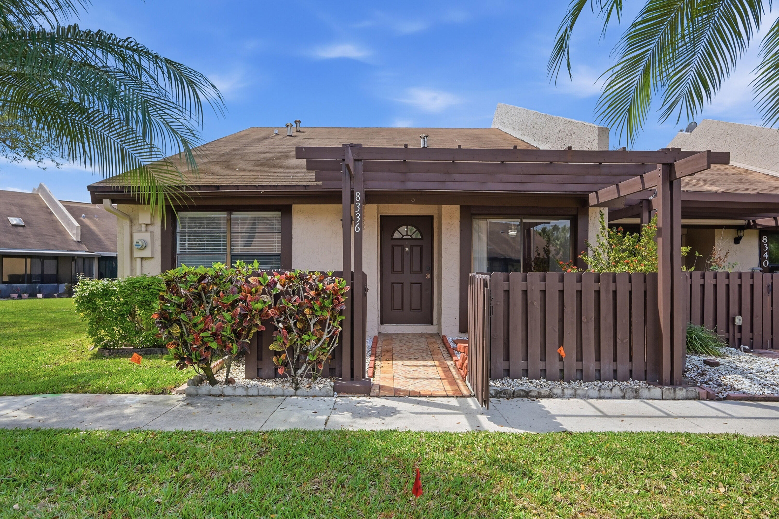 Foto de propiedad en 8336 NW 37th Place, Sunrise, FL 33351 Sunrise con MLS# 