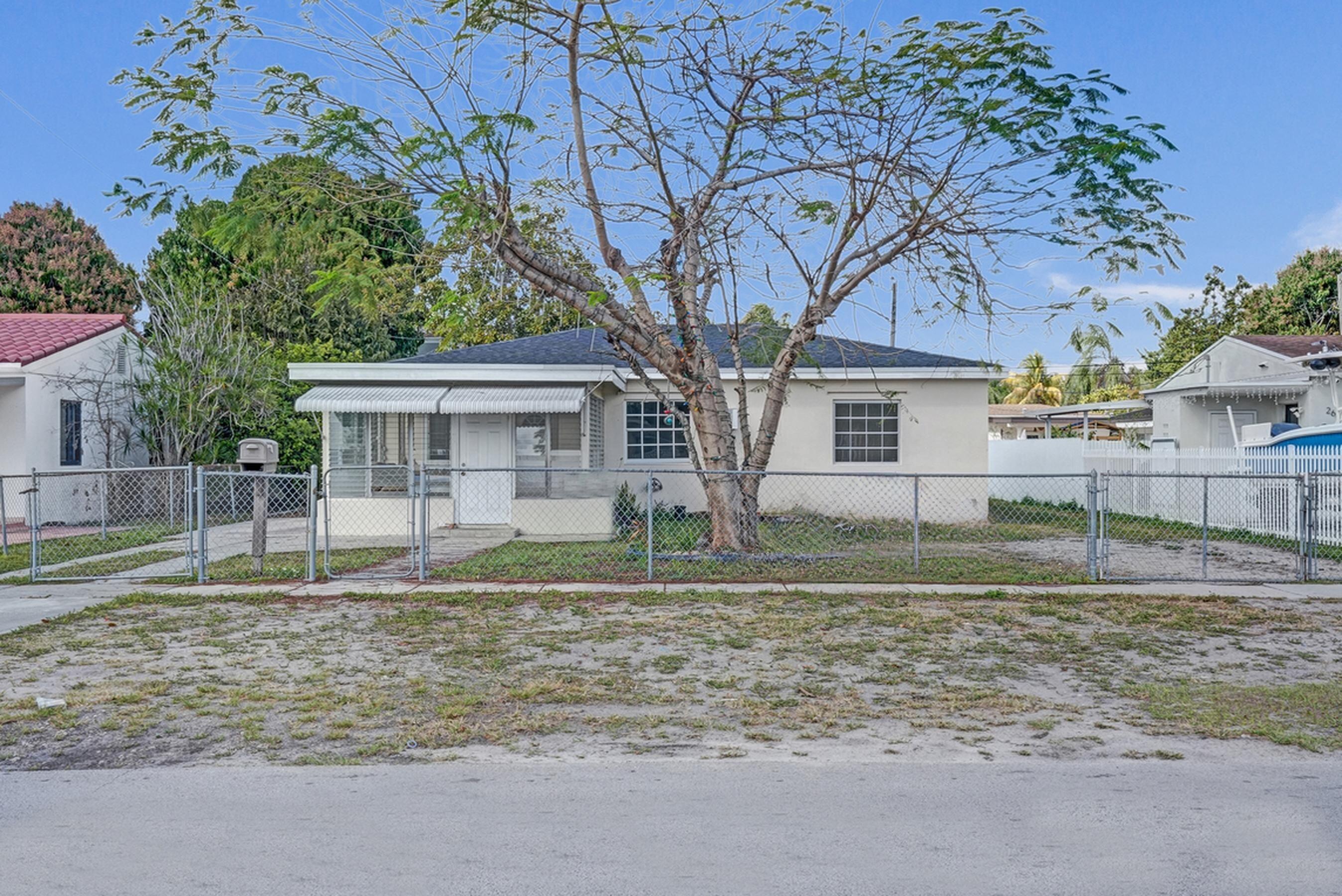Vendido 251 E 57th Street, Hialeah, FL 33013, Hialeah, FL 33013