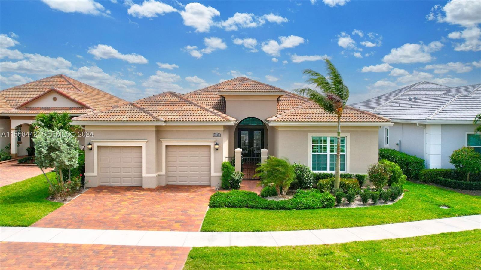Foto de propiedad en 8765 SW Flutto Way, Port St. Lucie, FL 34987 Port St. Lucie con MLS# 