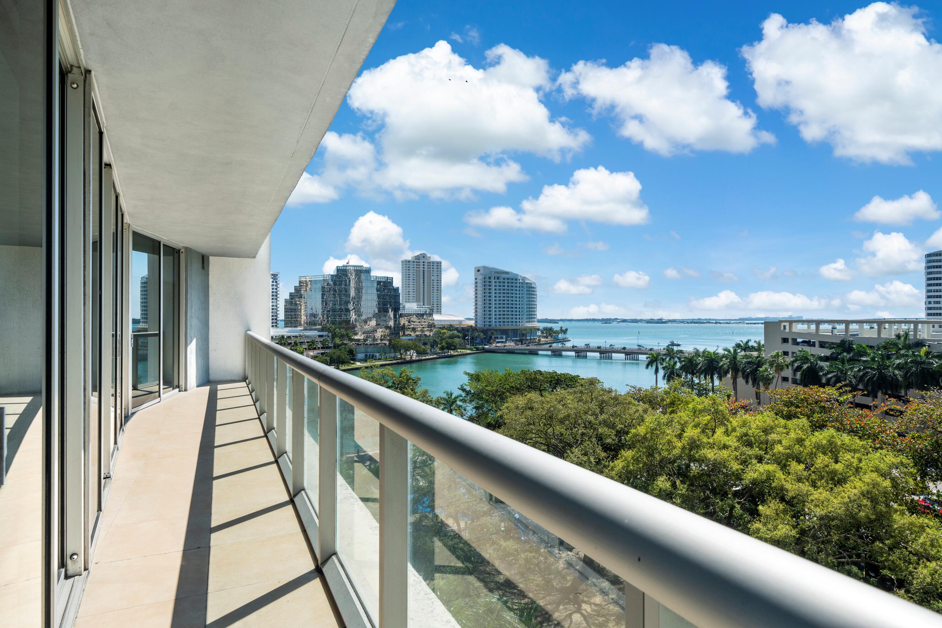 Foto de propiedad en 495 Brickell Avenue 811, Miami, FL 33131 Miami con MLS# 