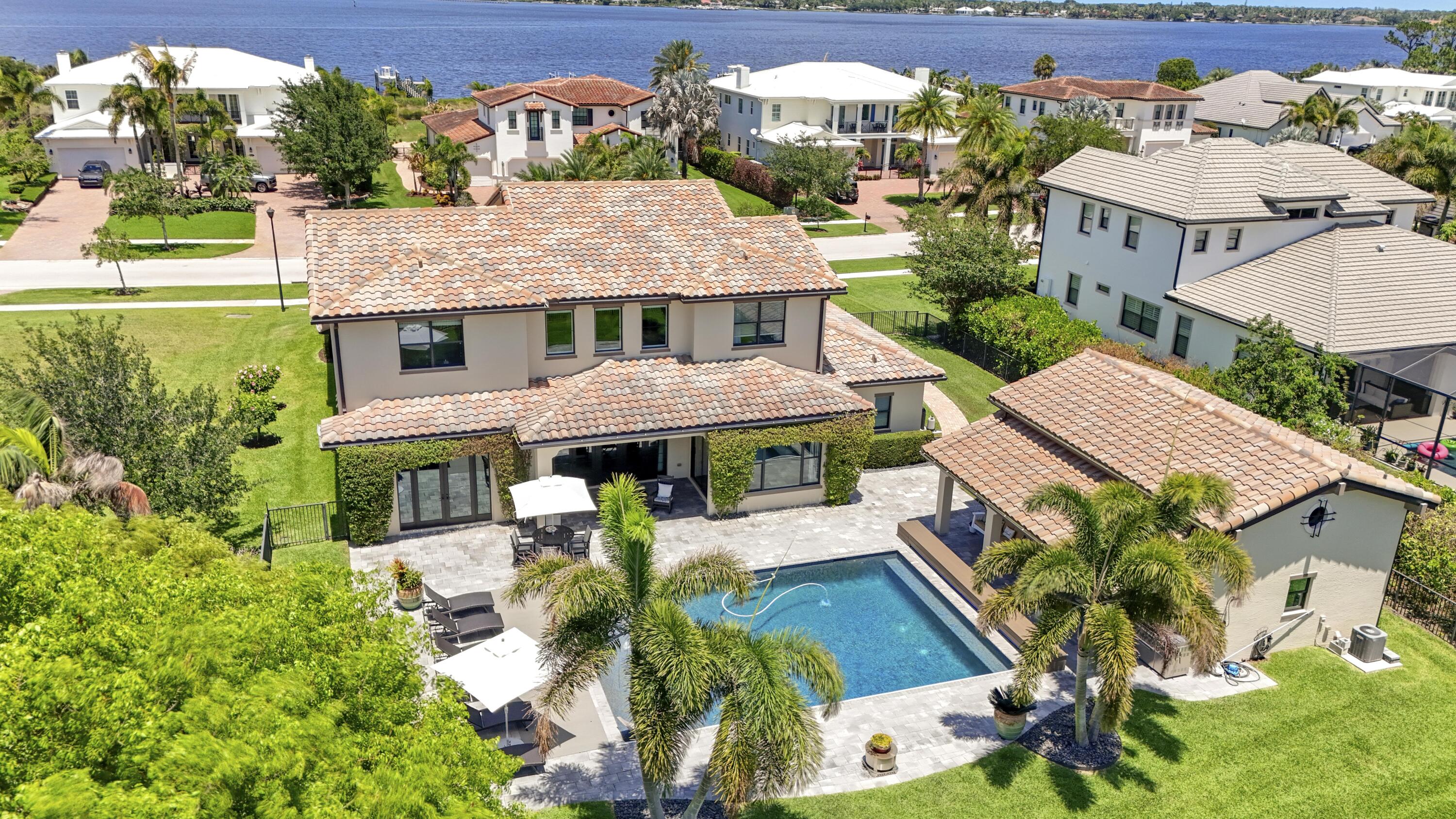 Foto de propiedad en 3045 NW Radcliffe Way, Palm City, FL 34990 Palm City con MLS# 