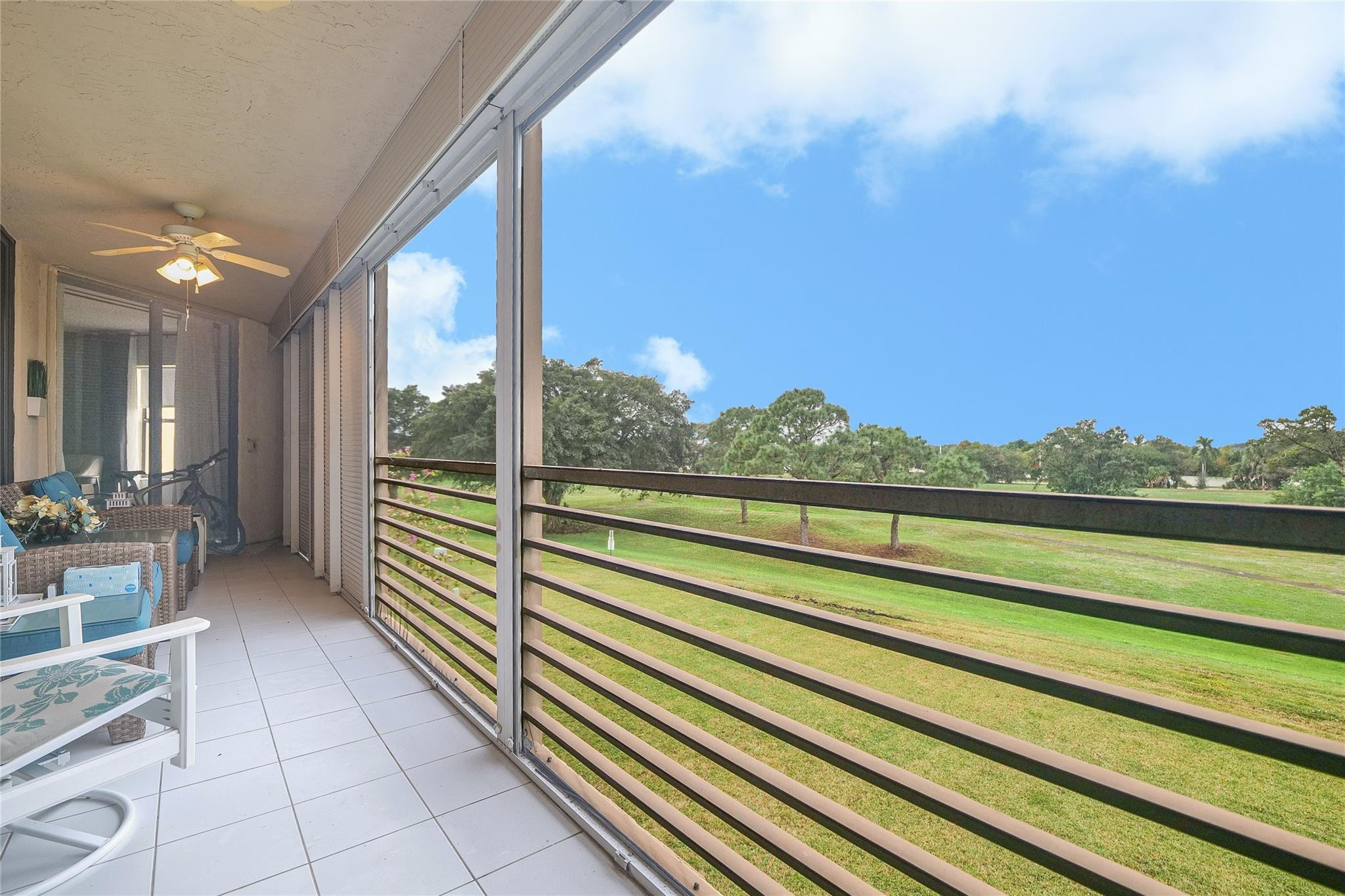 Foto de propiedad en 7300 Radice Court 303, Lauderhill, FL 33319 Lauderhill con MLS# 