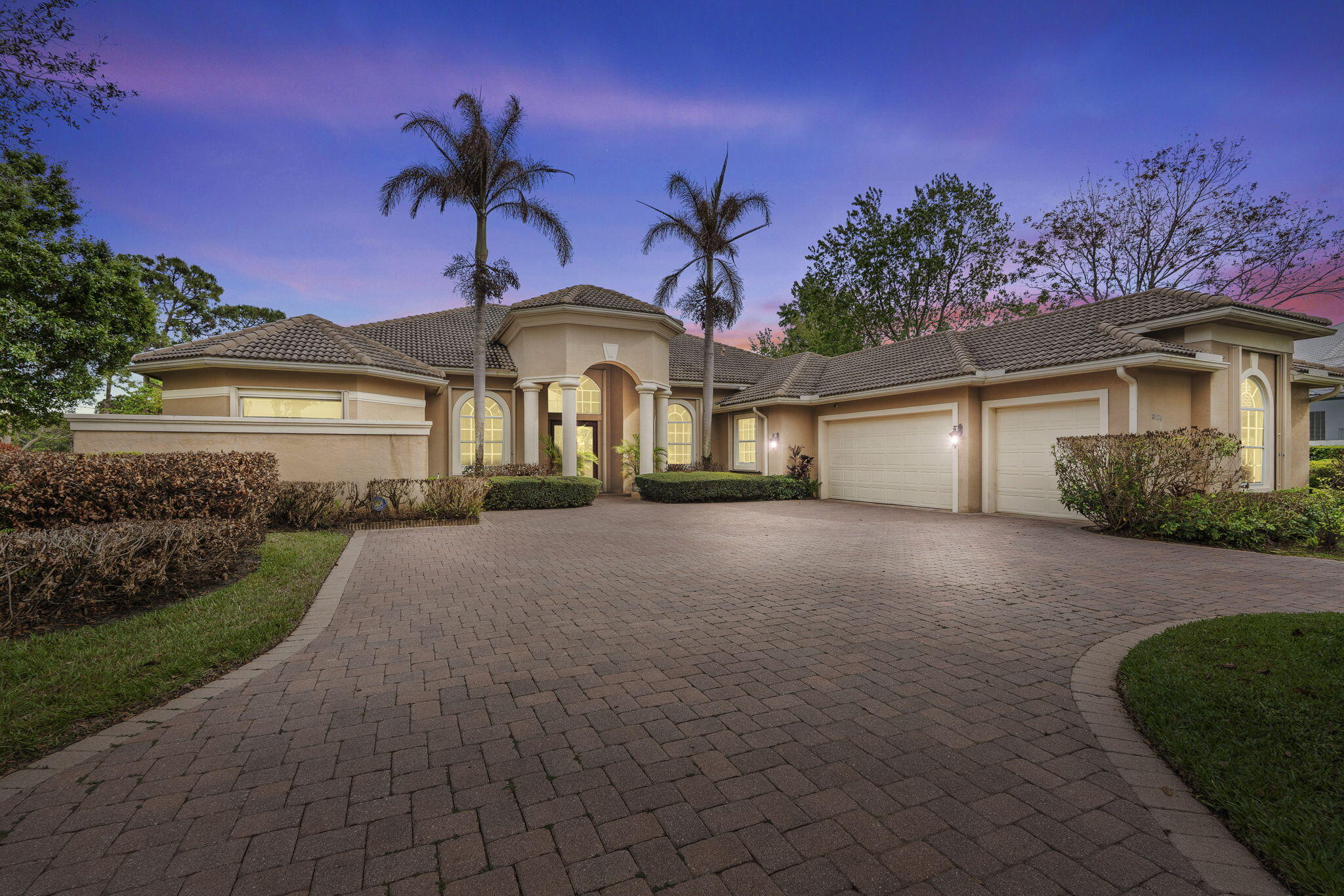 Foto de propiedad en 7424 Laurels Place, Port St. Lucie, FL 34986 Port St. Lucie con MLS# 
