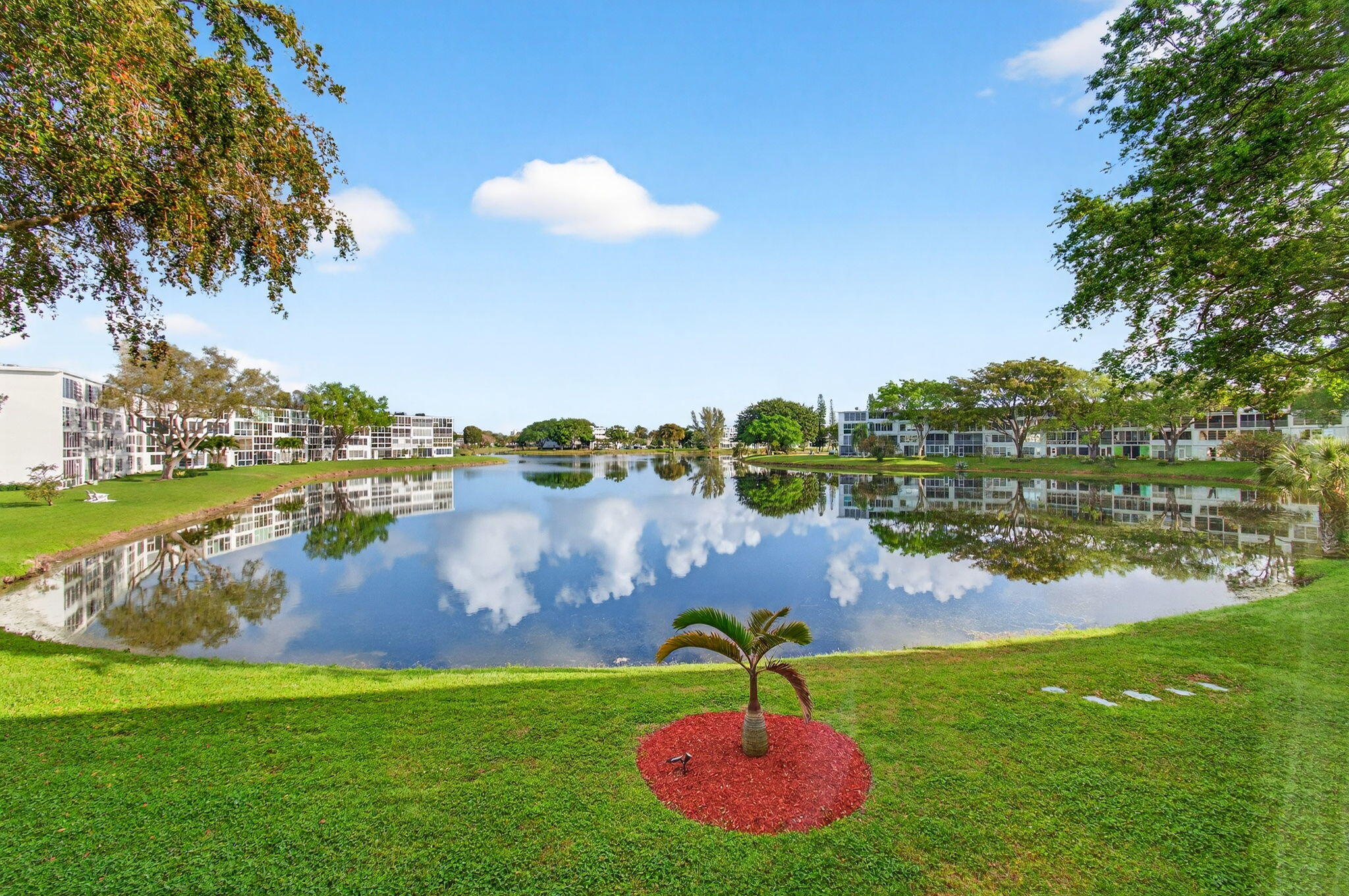 Foto de propiedad en 2073 Cambridge D, Deerfield Beach, FL 33442 Deerfield Beach con MLS# 