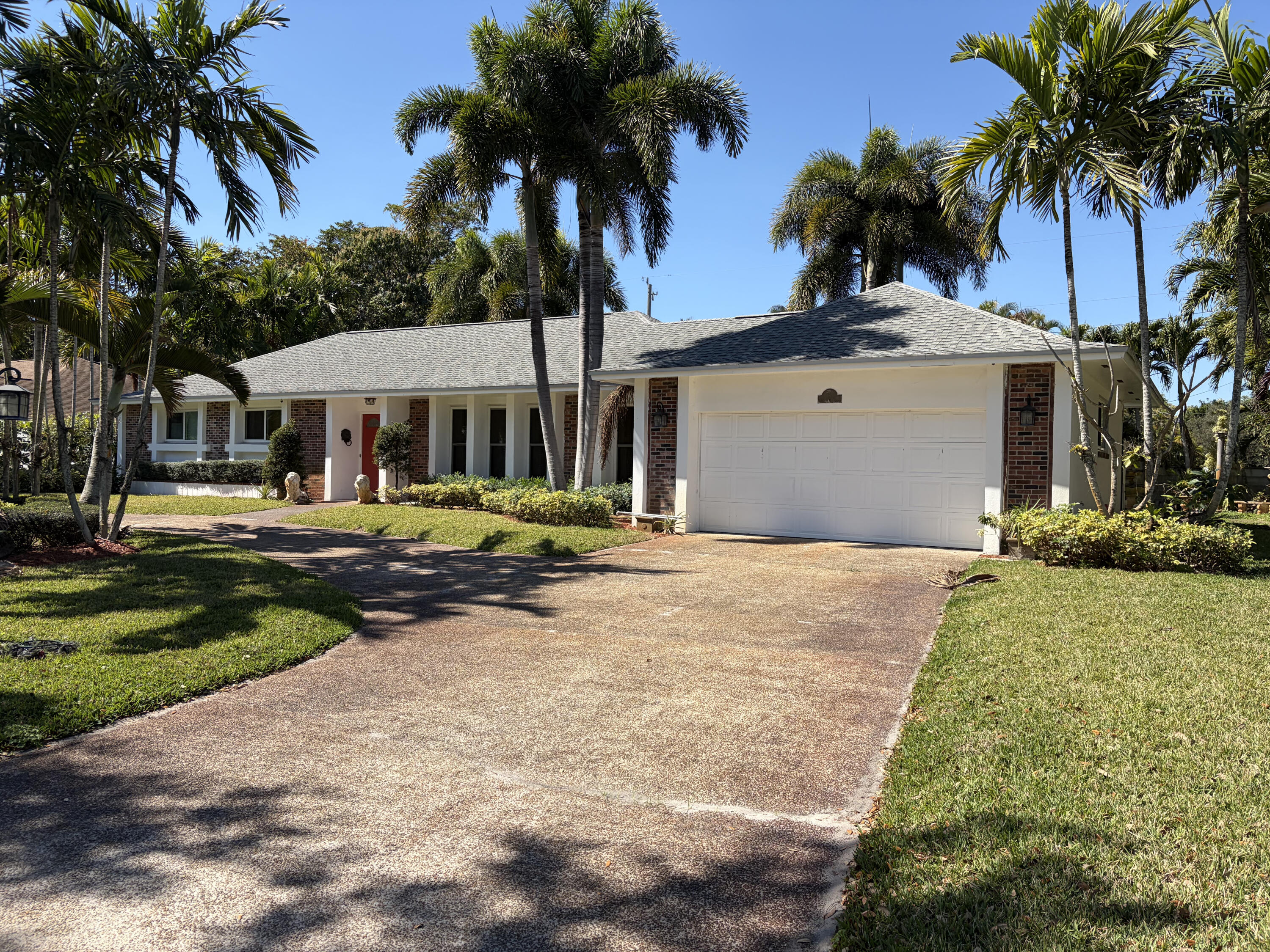 Foto de propiedad en 8 Bell Lane, Palm Springs, FL 33406 Palm Springs con MLS# 