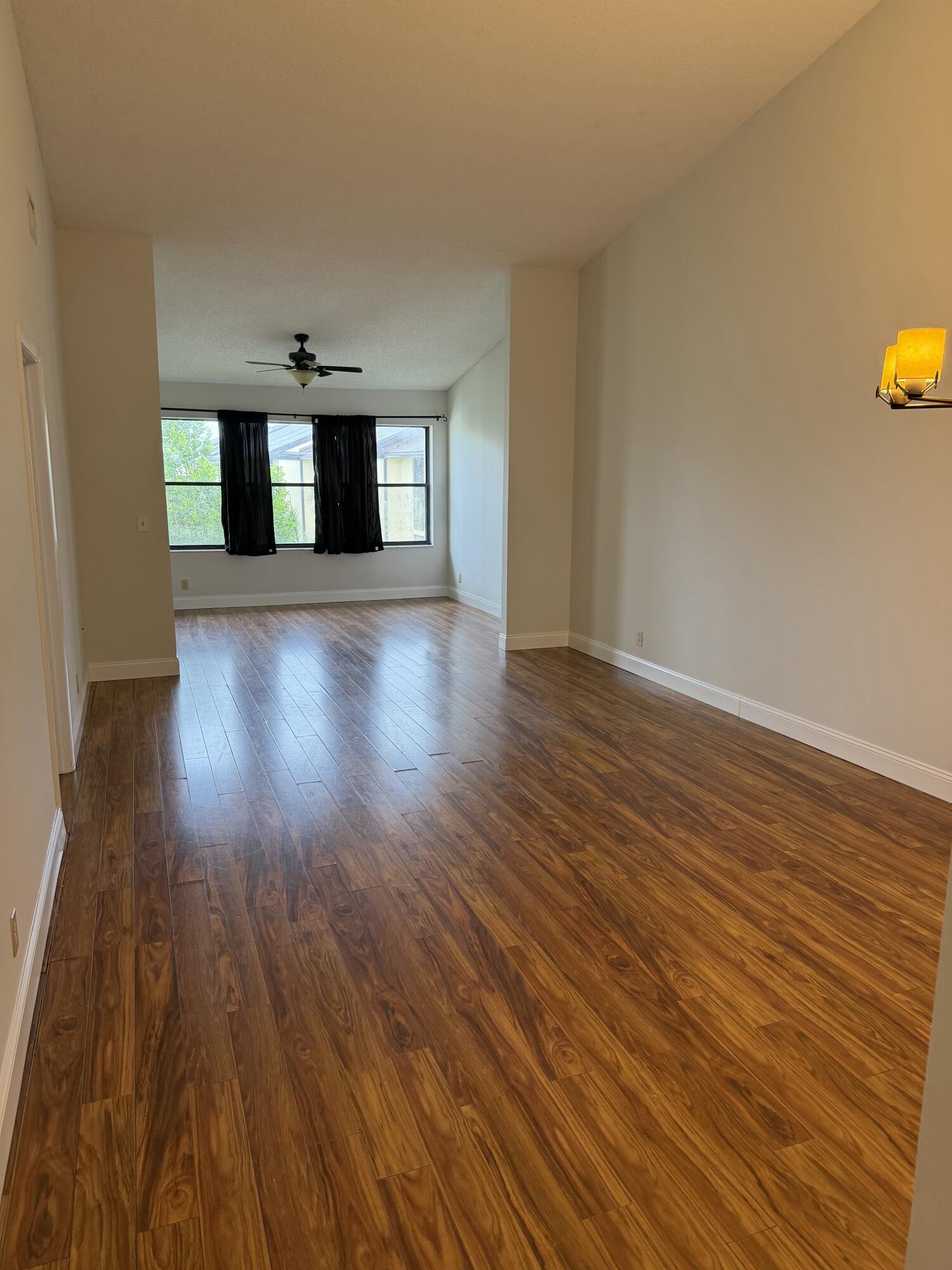 Foto de propiedad en 4715 Lucerne Lakes Boulevard E 205, Lake Worth, FL 33467 Lake Worth con MLS# 