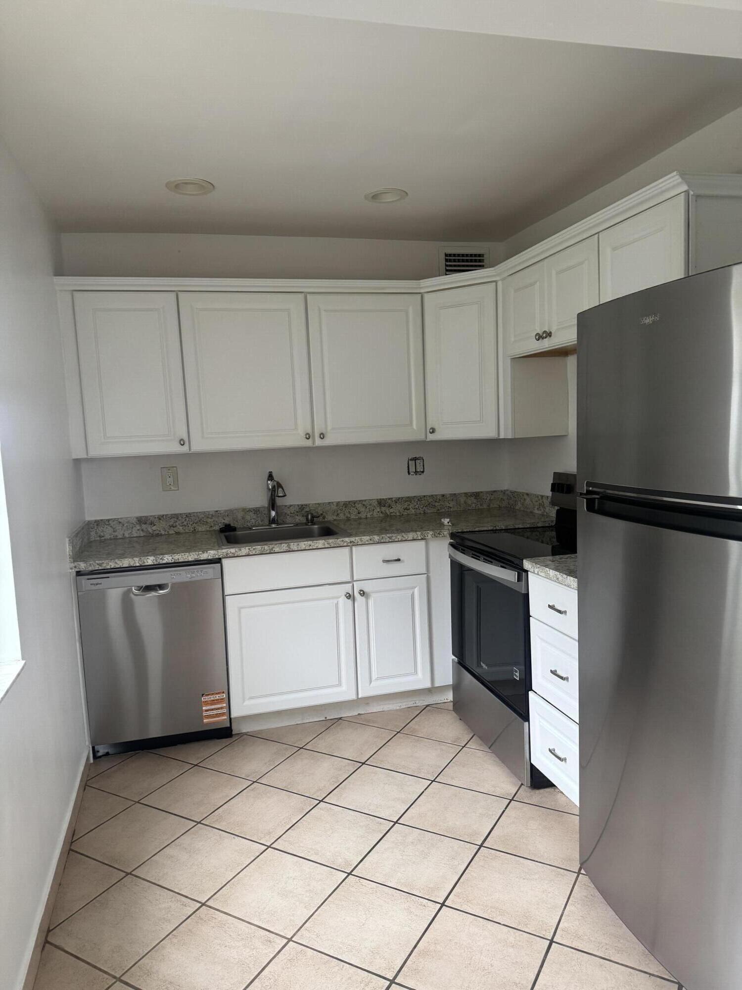 Alquilada 908 S Normandy Trail, Delray Beach, FL 33484, Delray Beach, FL 33484