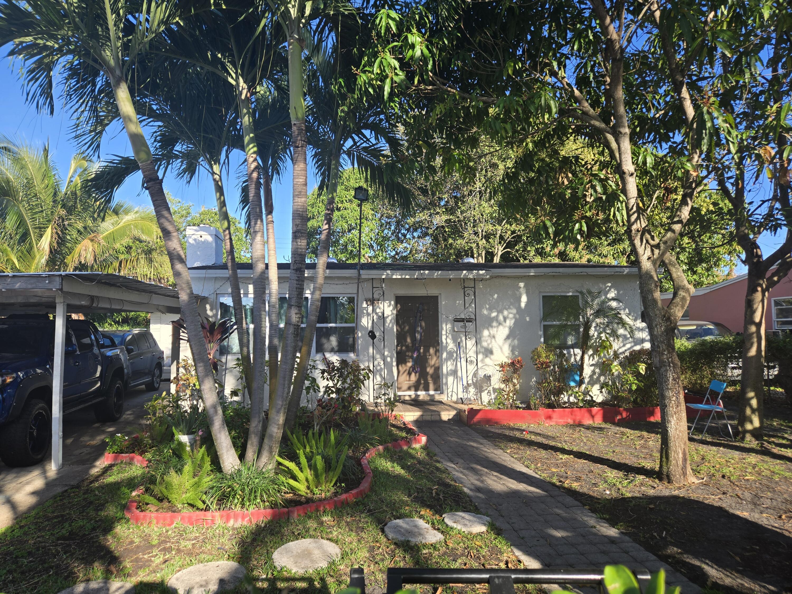 Foto de propiedad en 1214 S C Street S, Lake Worth Beach, FL 33460 Lake Worth Beach con MLS# 