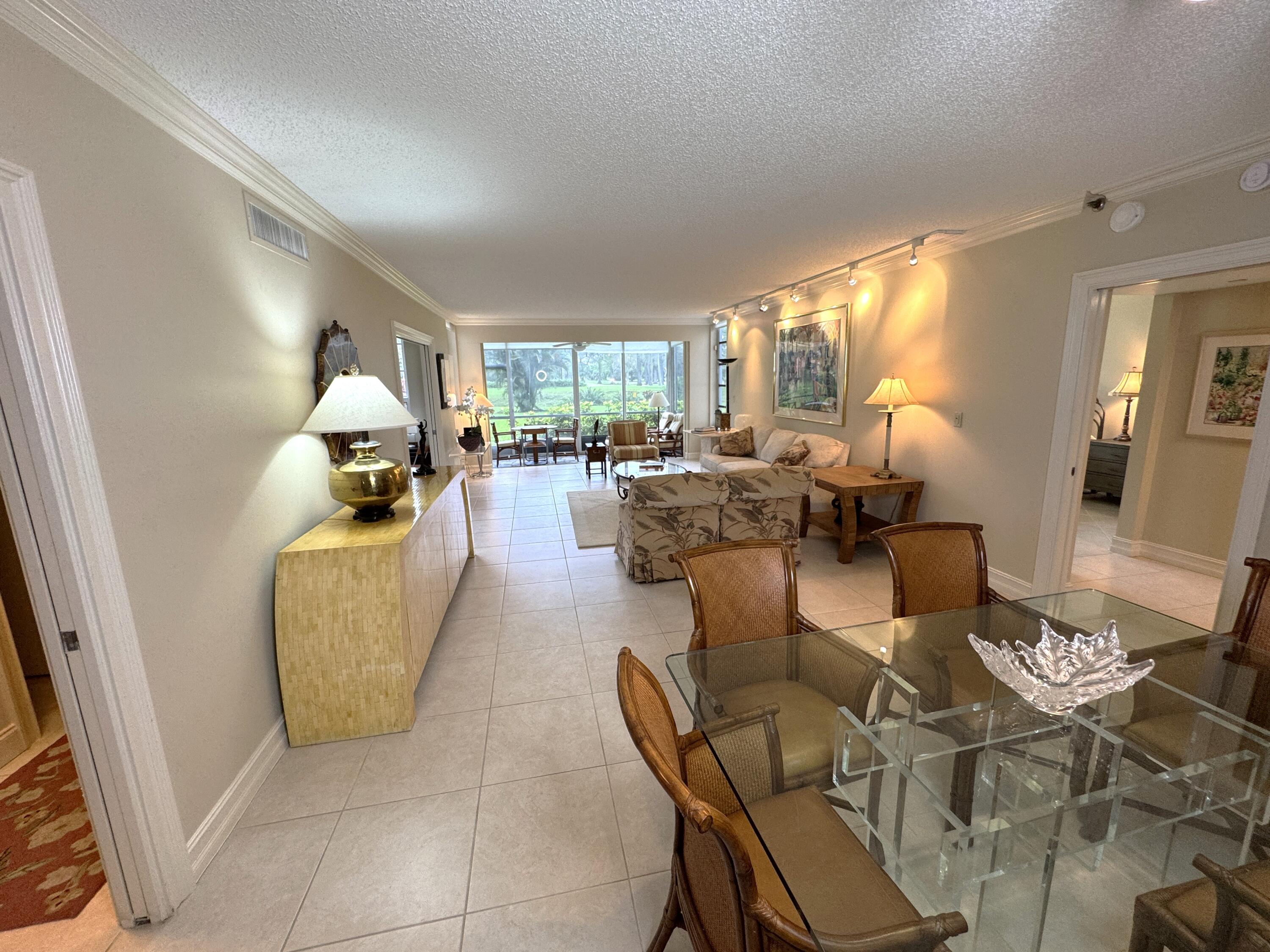 Foto de propiedad en 625 Oaks Drive 106, Pompano Beach, FL 33069 Pompano Beach con MLS# 