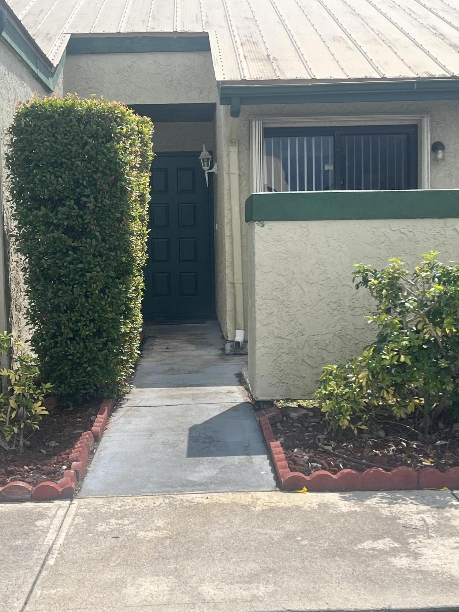 Foto de propiedad en 566 SW Sara Boulevard, Port St. Lucie, FL 34953 Port St. Lucie con MLS# 