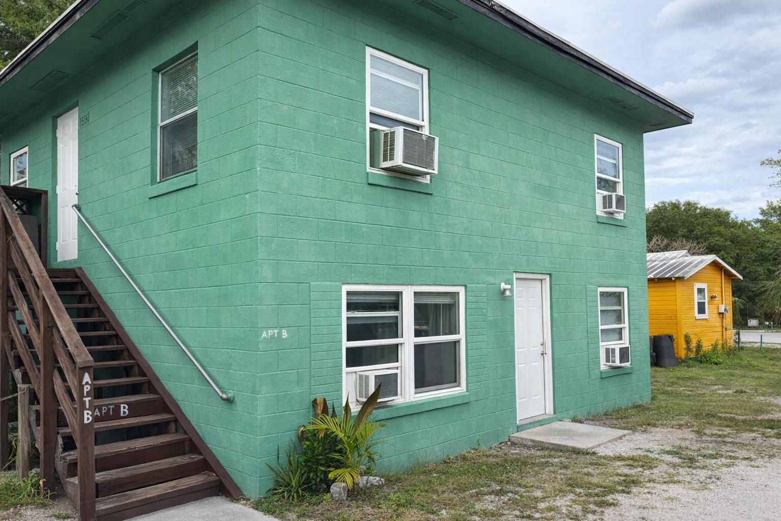 Foto de propiedad en 2206 Delaware Avenue, Fort Pierce, FL 34950 Fort Pierce con MLS# 