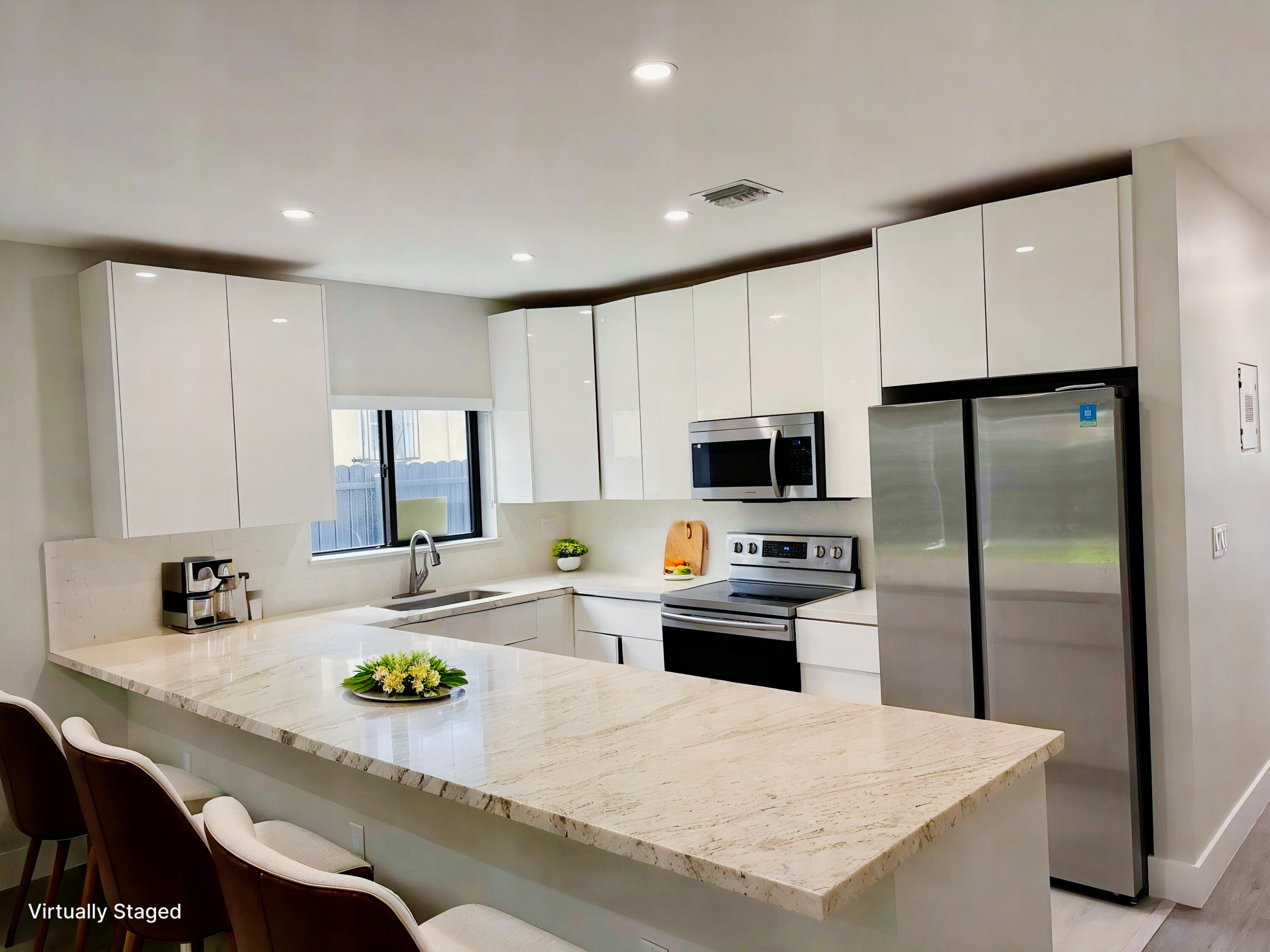 En Renta 2210 W 5th Way, Hialeah, FL 33010, Hialeah, FL 33010