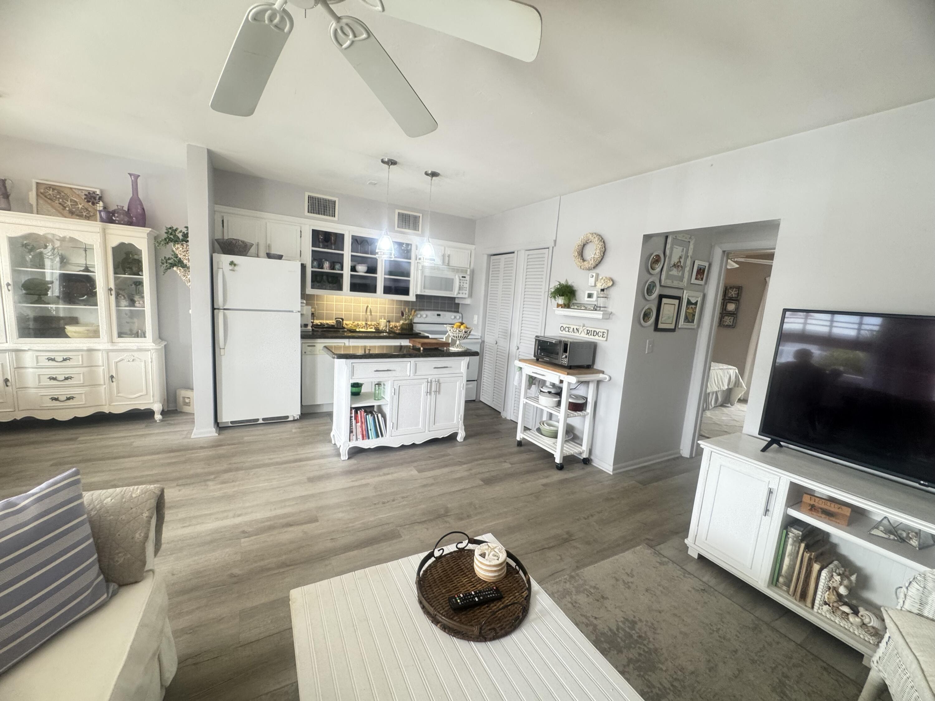 Foto de propiedad en 5505 N Ocean Boulevard 3-205, Ocean Ridge, FL 33435 Ocean Ridge con MLS# 